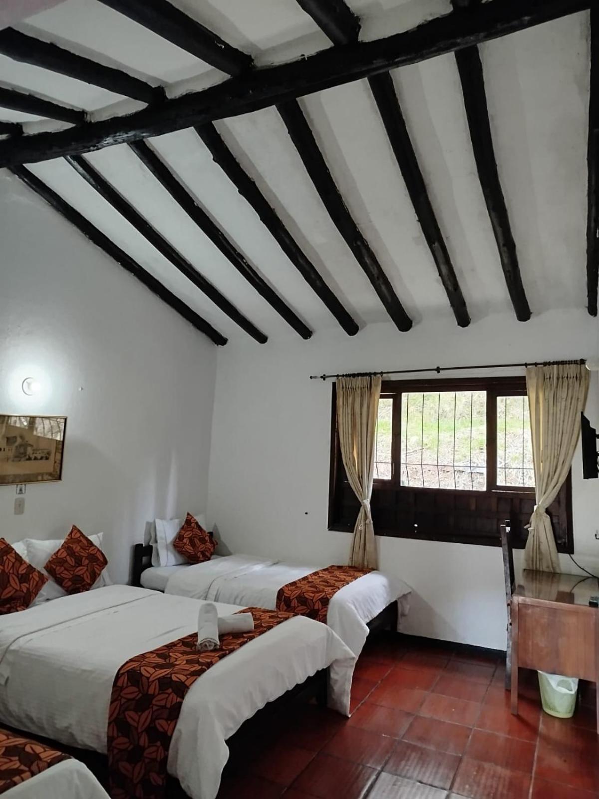 Quadruple Room with Private Bathroom photo 1