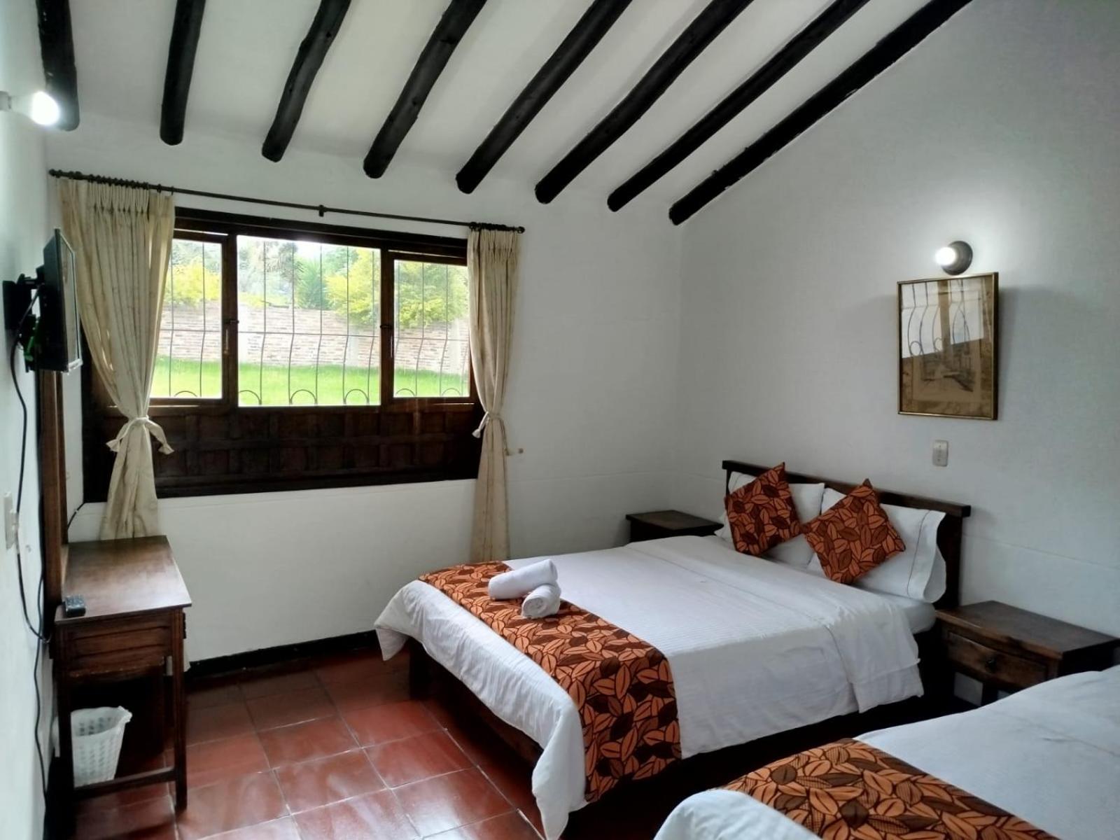 Double Room with Private Bathroom photo 2