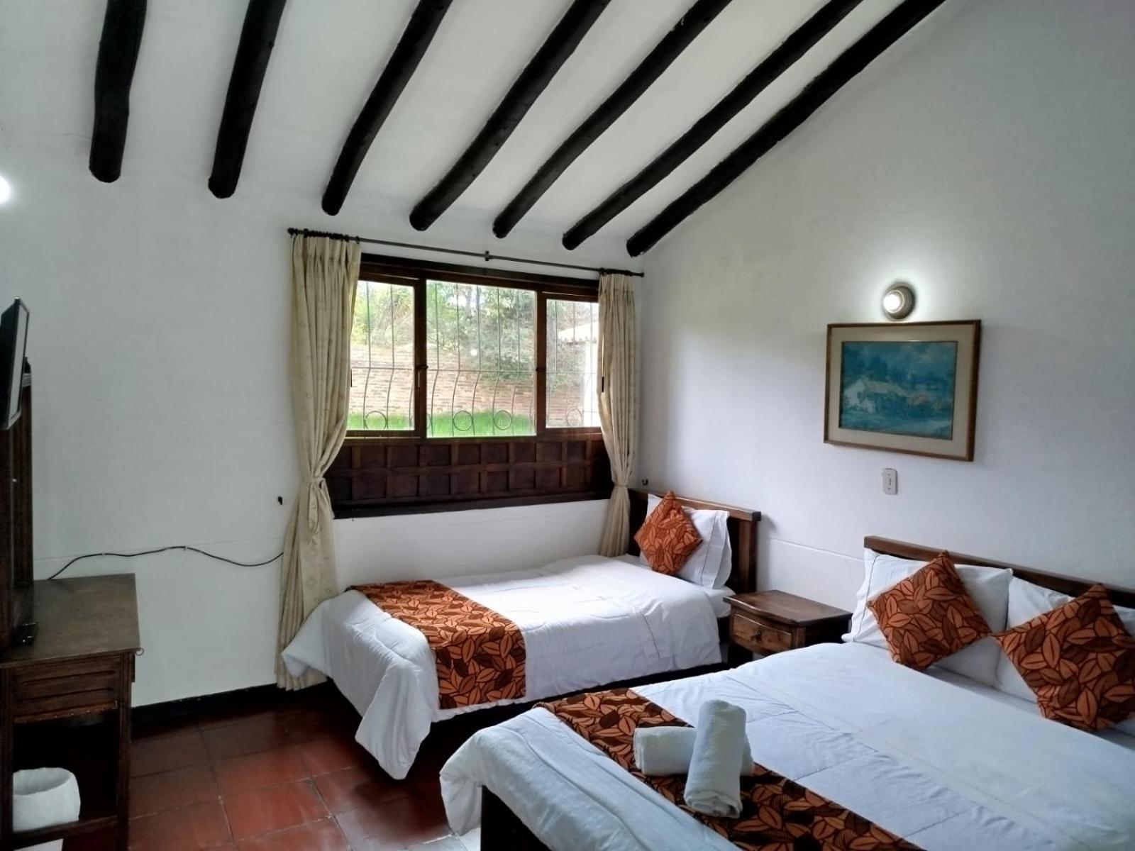 Double Room with Private Bathroom photo 3