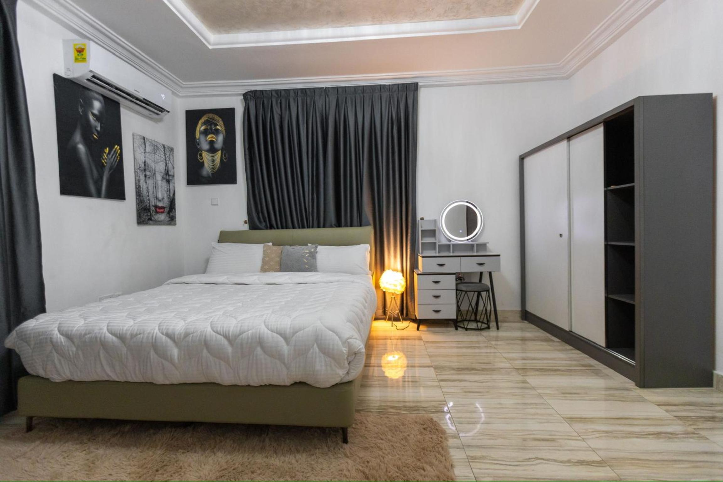Four-Bedroom House photo 2