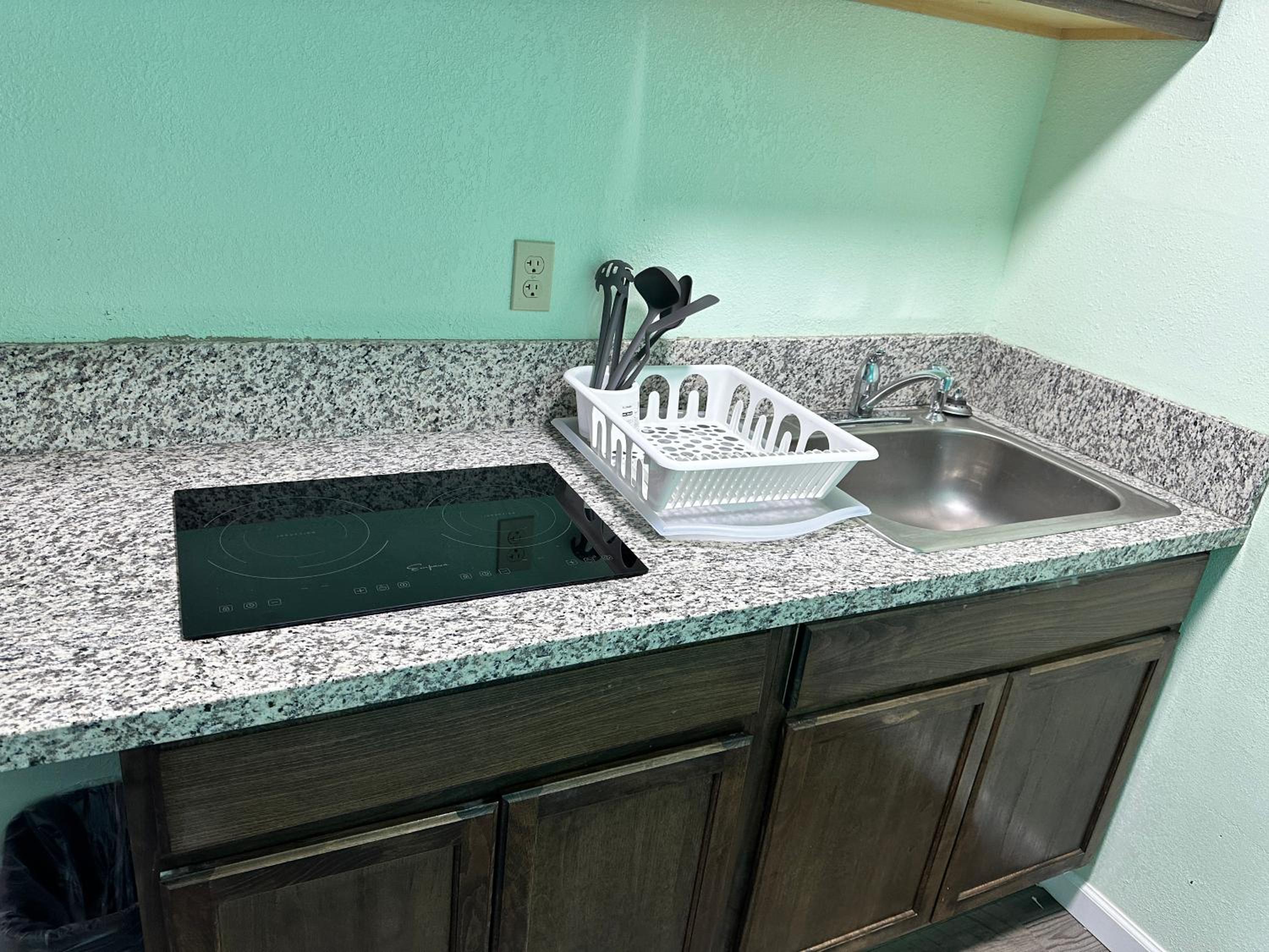 King Suite with Kitchenette, Non-Smoking - Photo 3