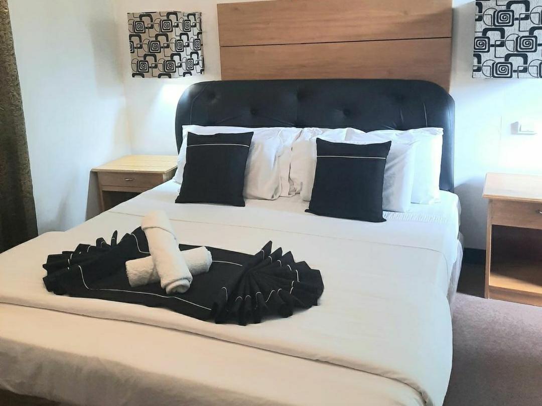 Deluxe Double Room with Balcony - Photo 3