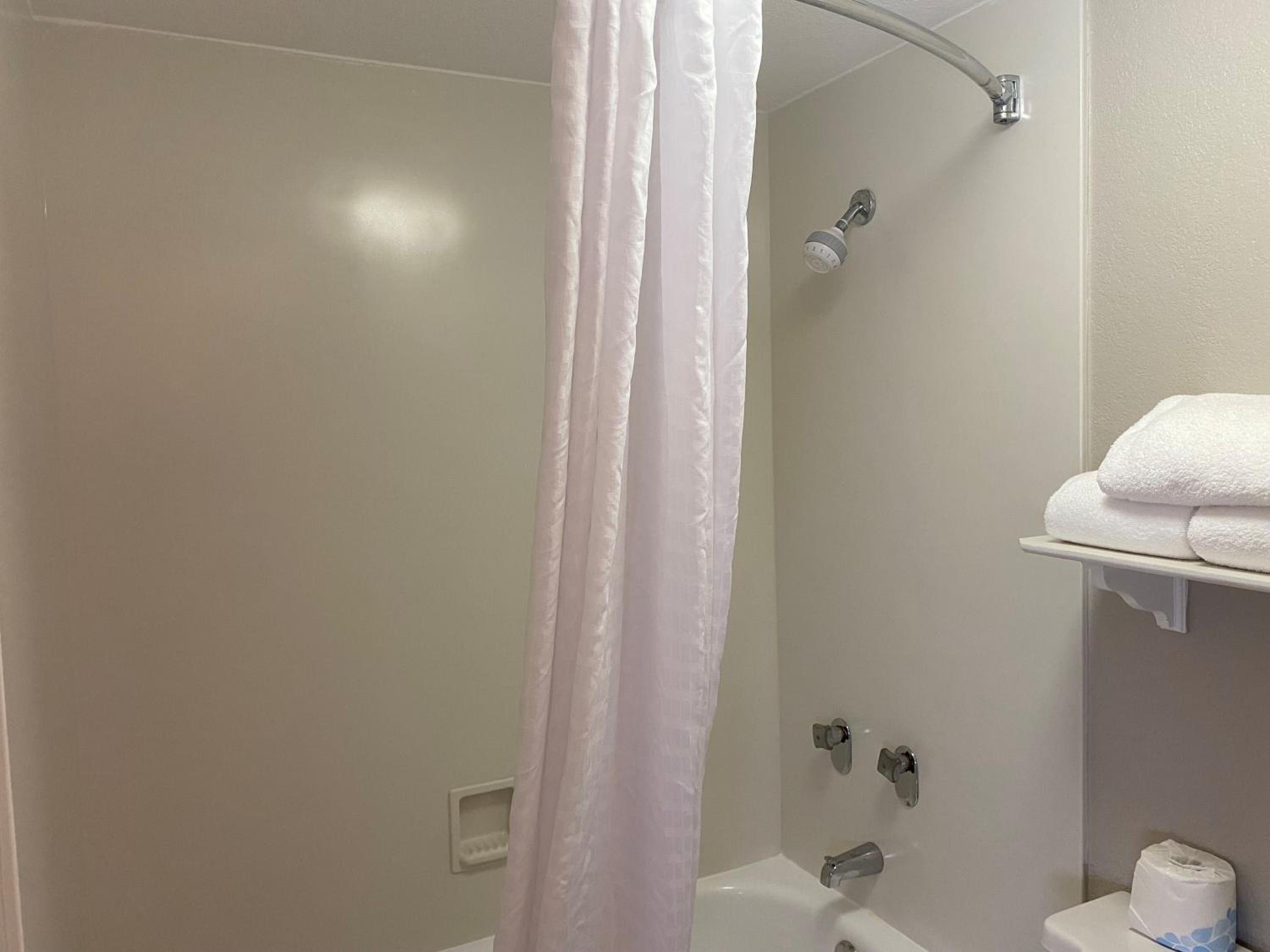 Double Room with Two Double Beds - Non-Smoking - Photo 2