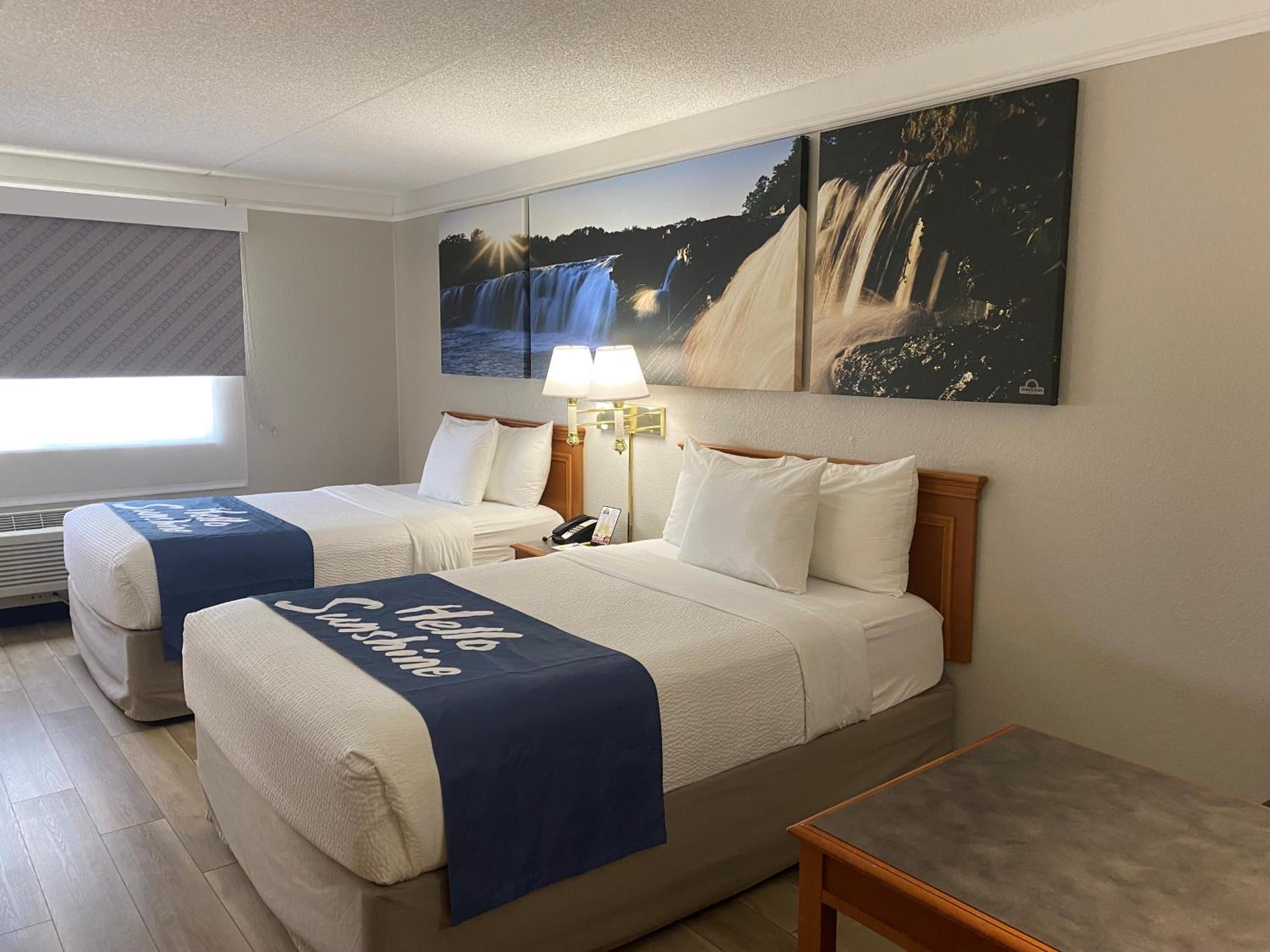 Double Room with Two Double Beds - Non-Smoking - Photo 3