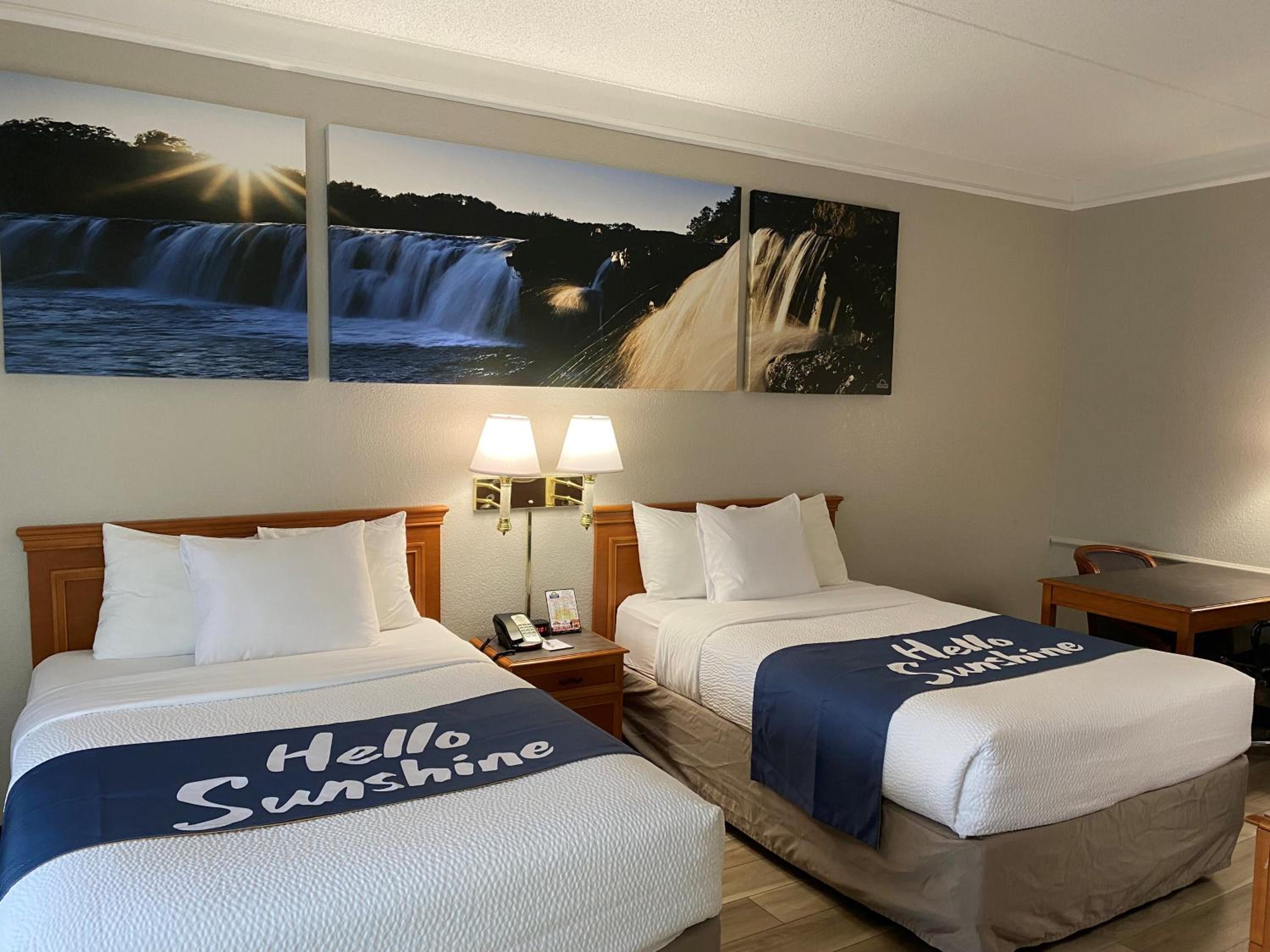 Double Room with Two Double Beds - Non-Smoking - Photo 4