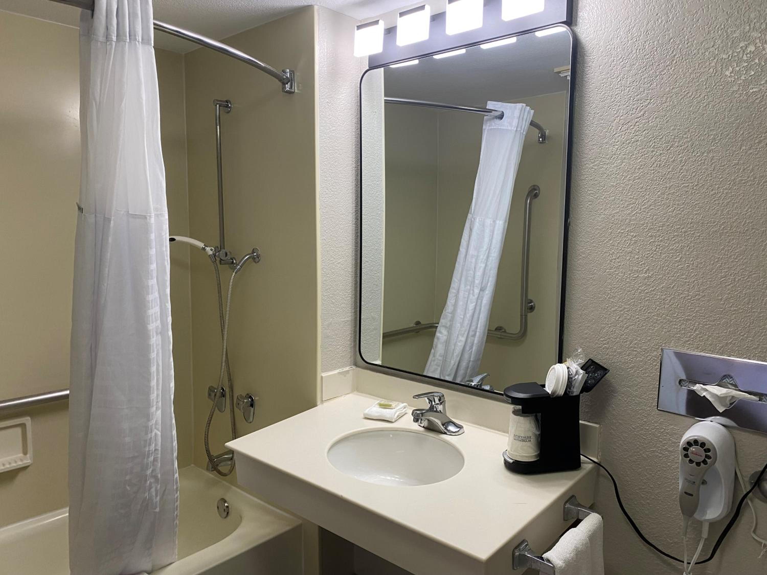 Deluxe Double Room - Disability Access/Non-Smoking - Photo 4
