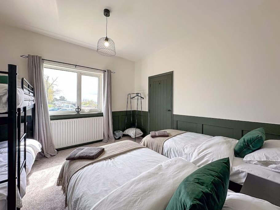 Three-Bedroom House photo 2
