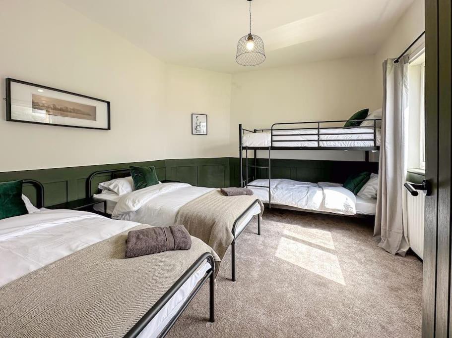 Three-Bedroom House photo 3