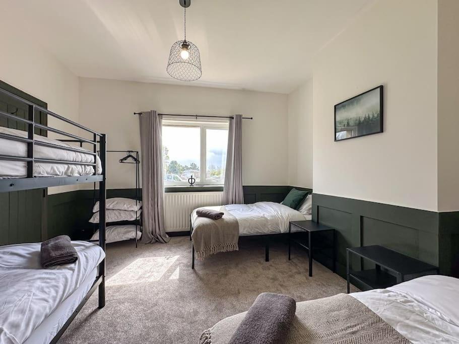 Three-Bedroom House photo 2