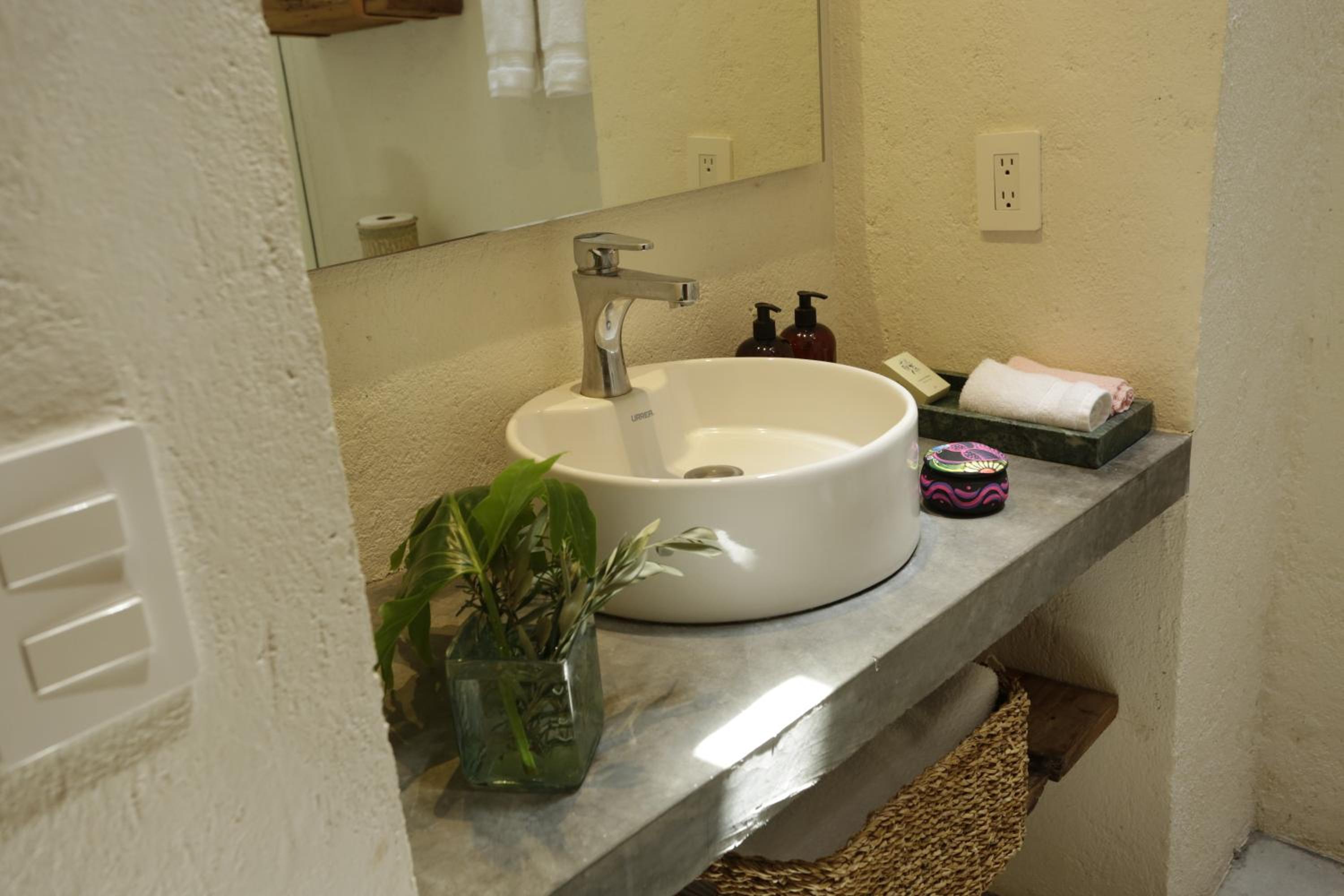 Standard Suite - Photo 3