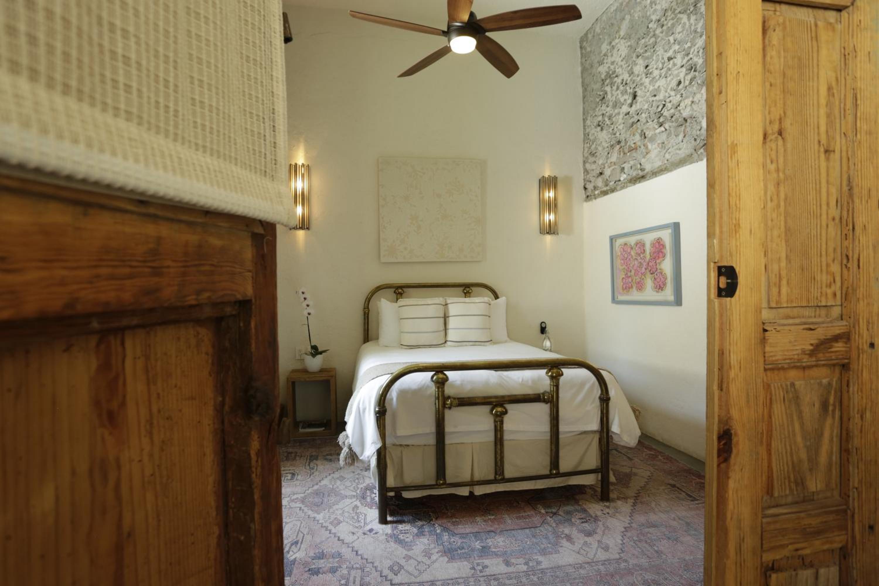 Standard Suite - Photo 2