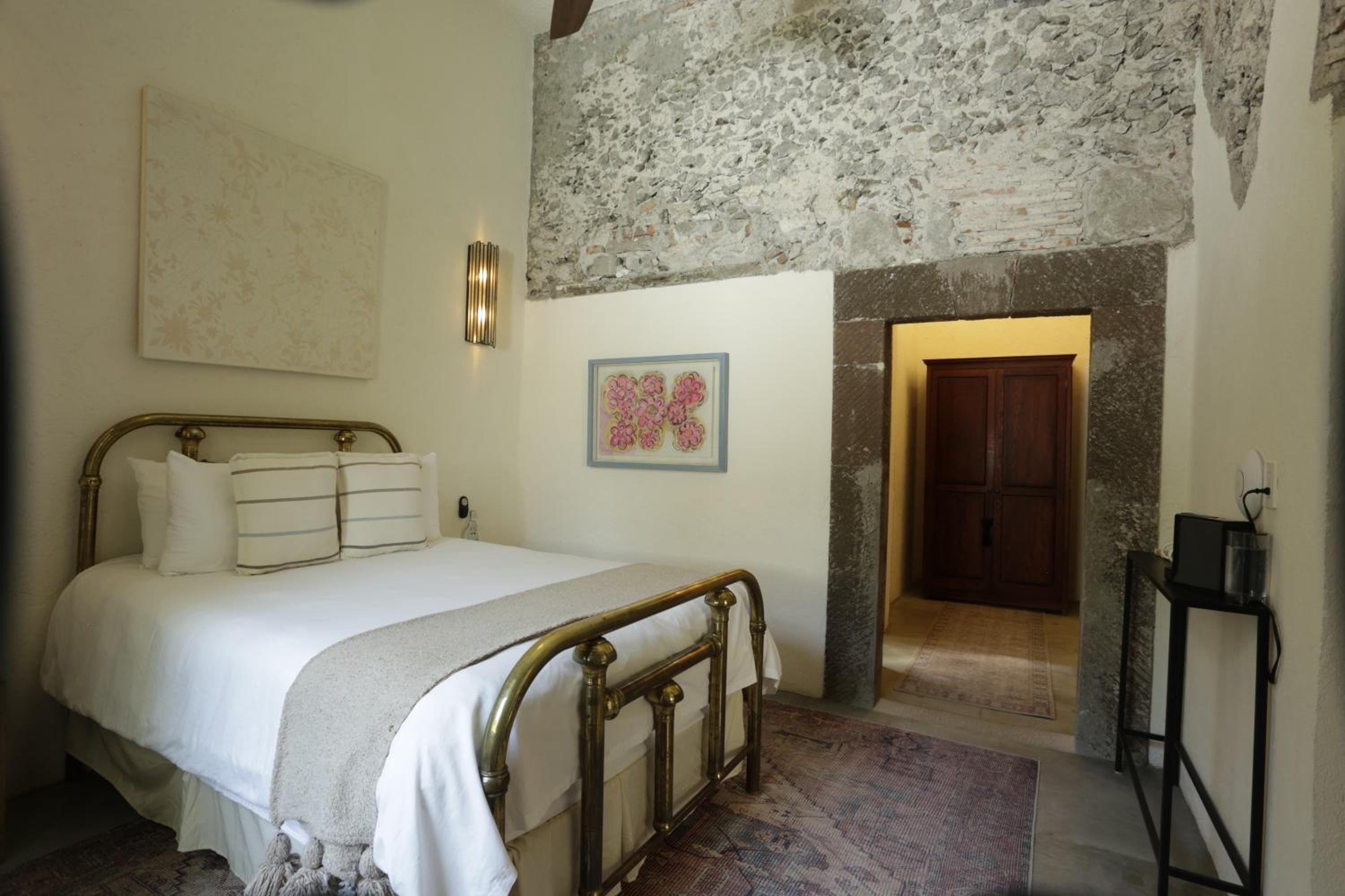 Standard Suite - Photo 6