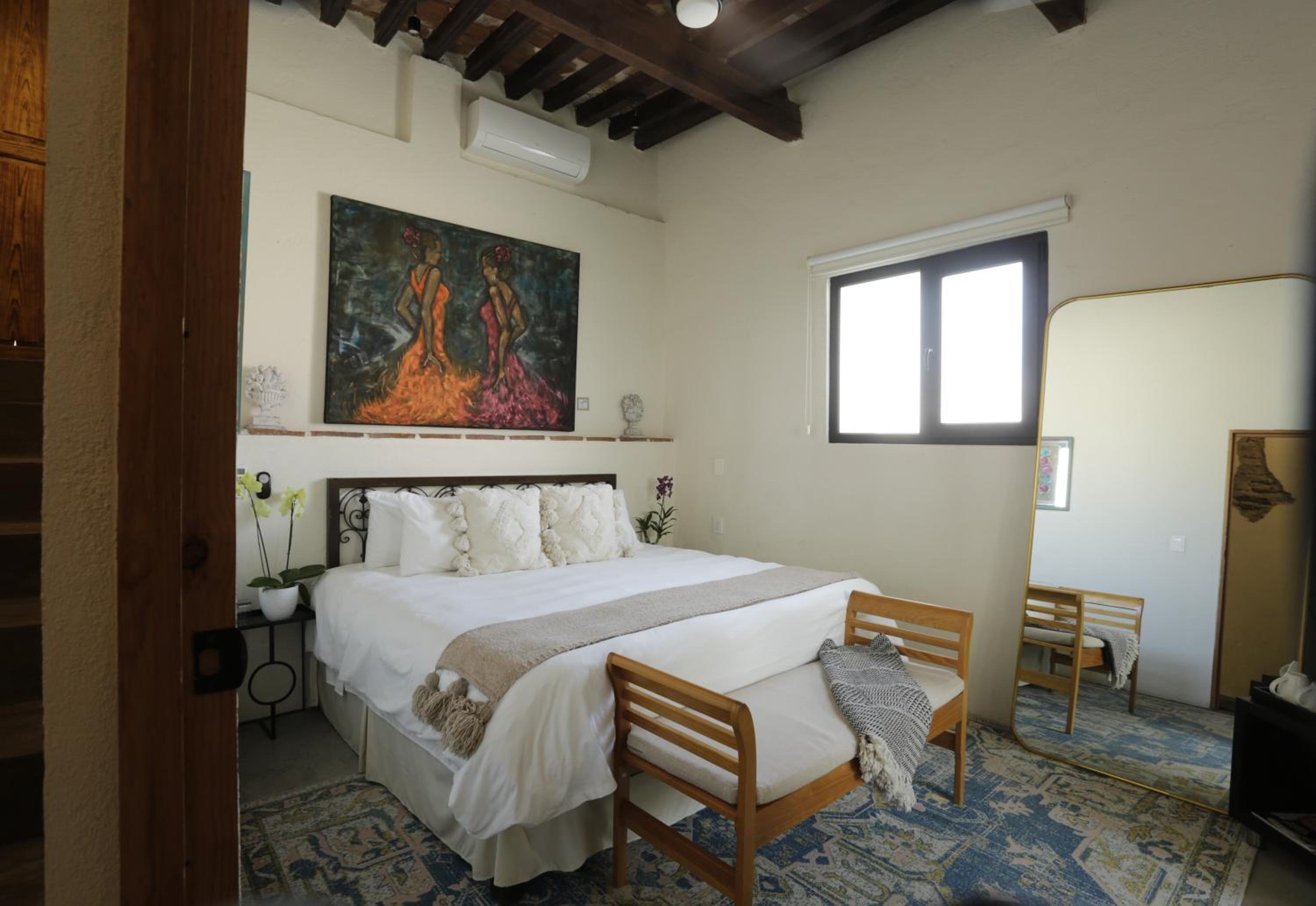 Deluxe Suite - Photo 12