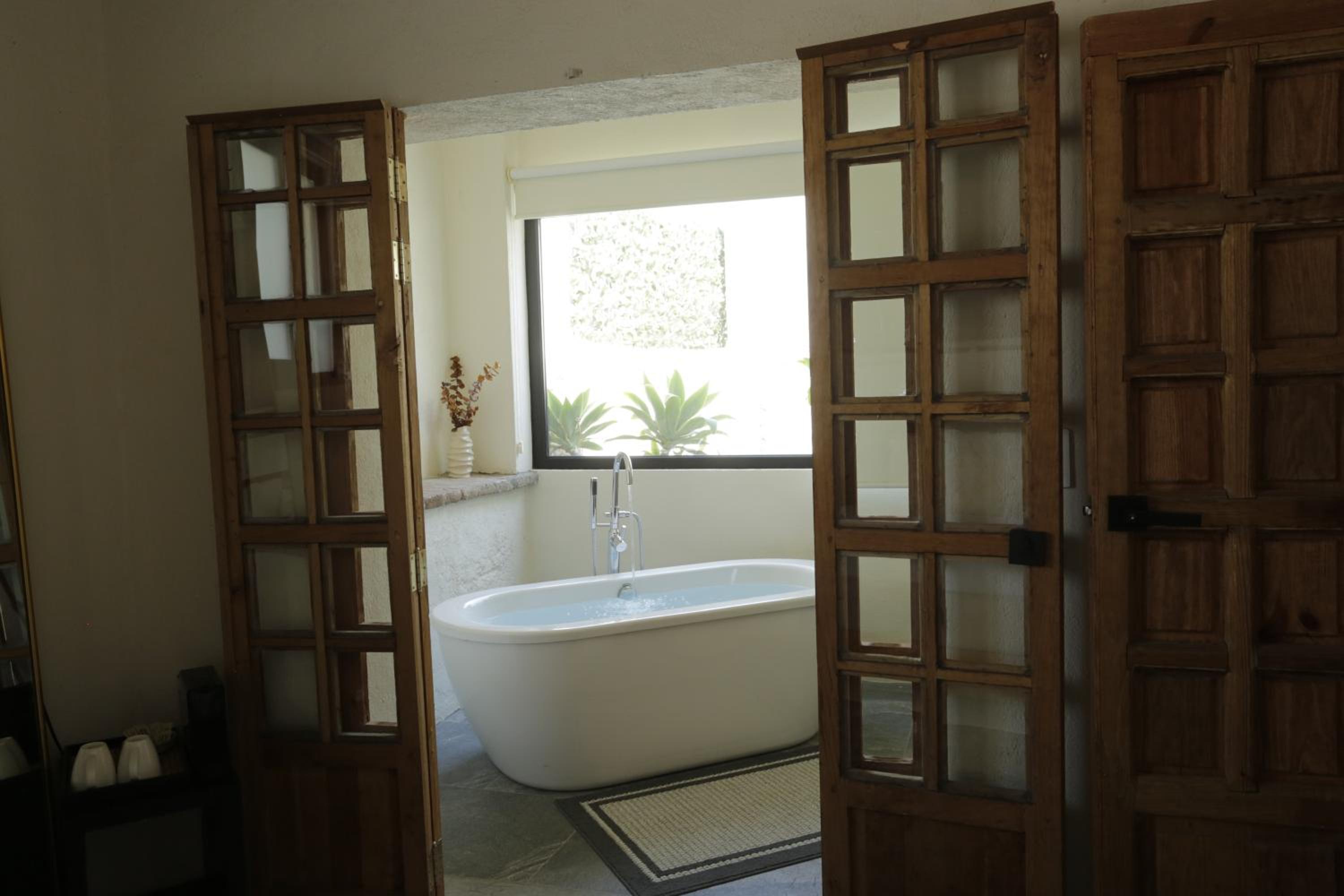 Deluxe Suite - Photo 10