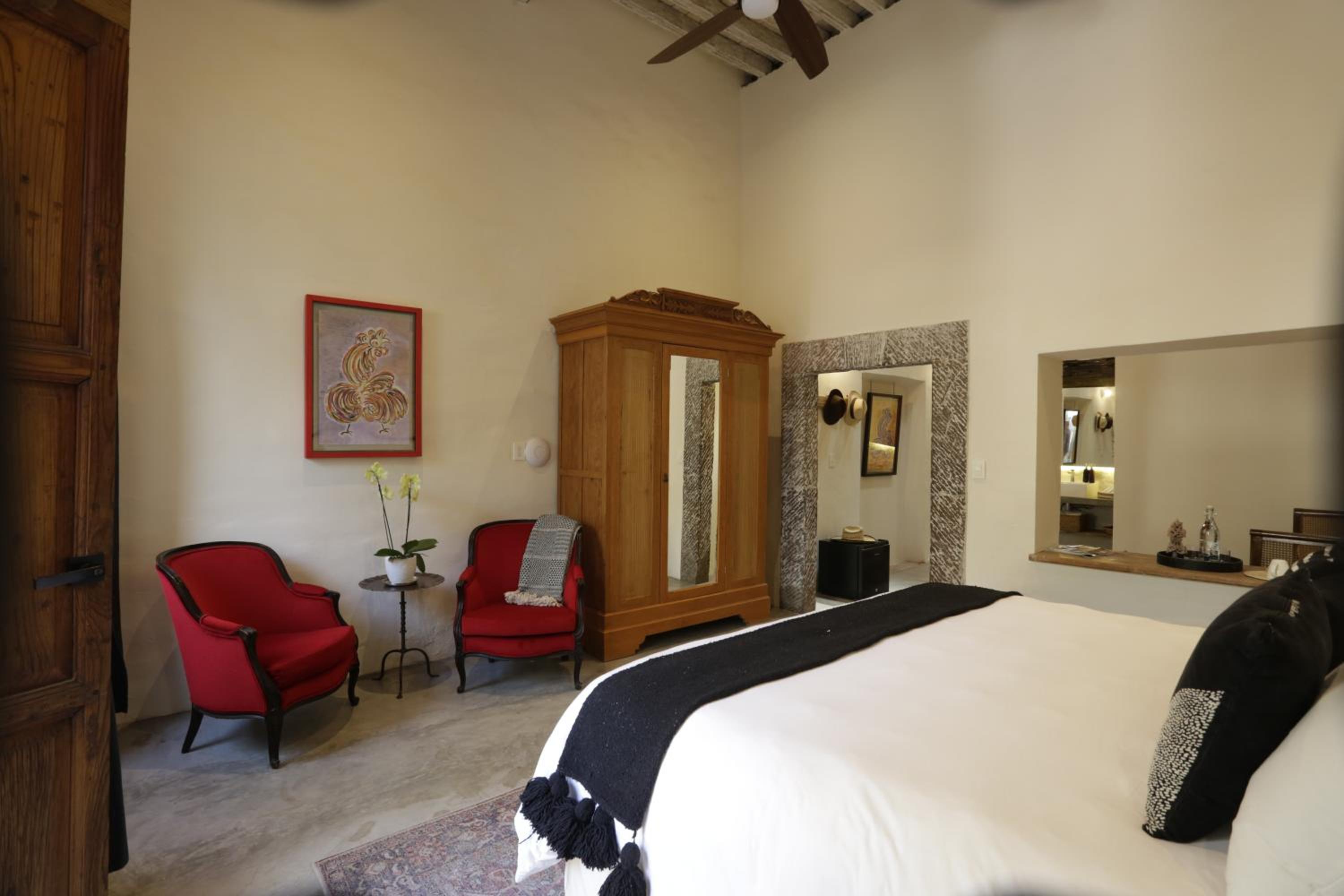 Superior Suite - Photo 7
