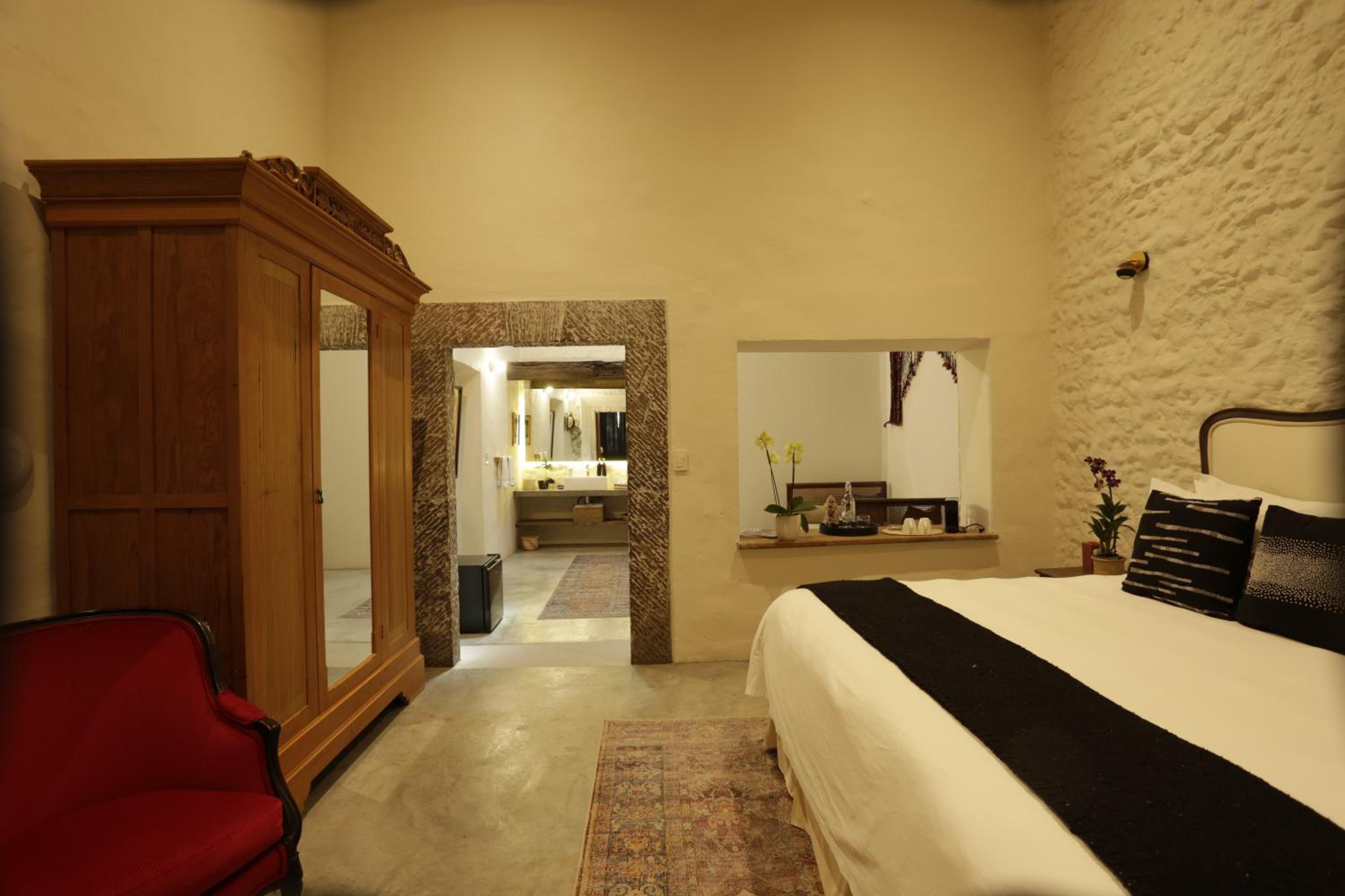 Superior Suite - Photo 6
