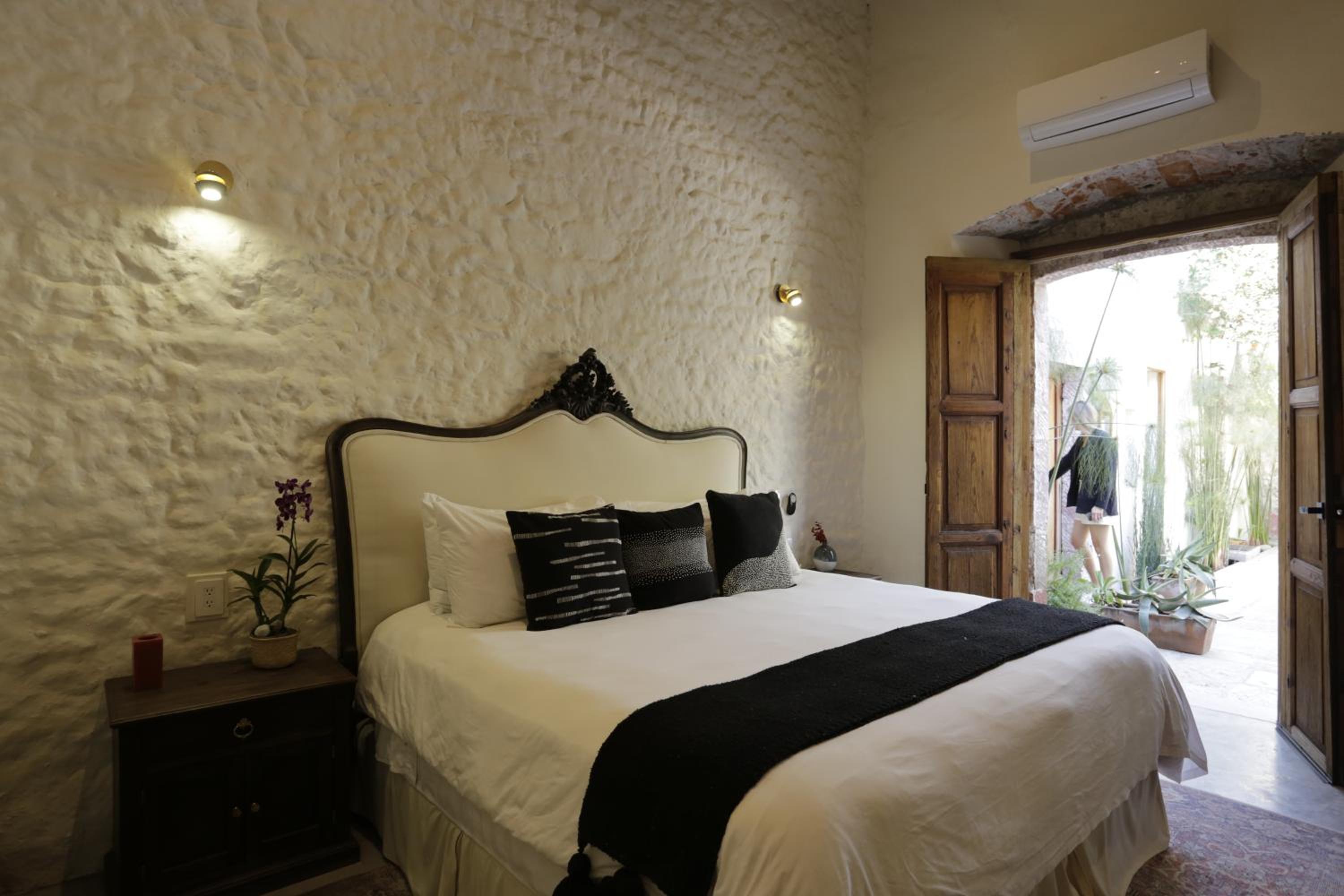 Superior Suite - Photo 5
