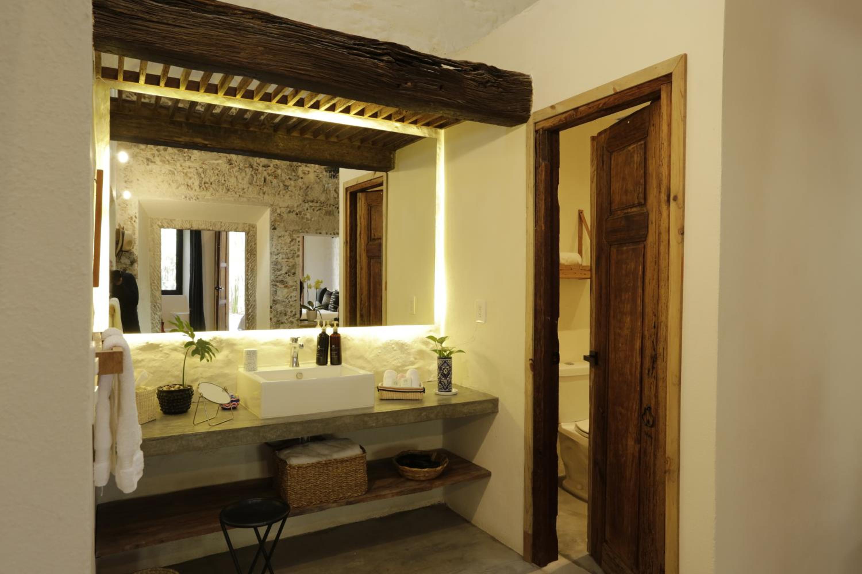 Superior Suite - Photo 8