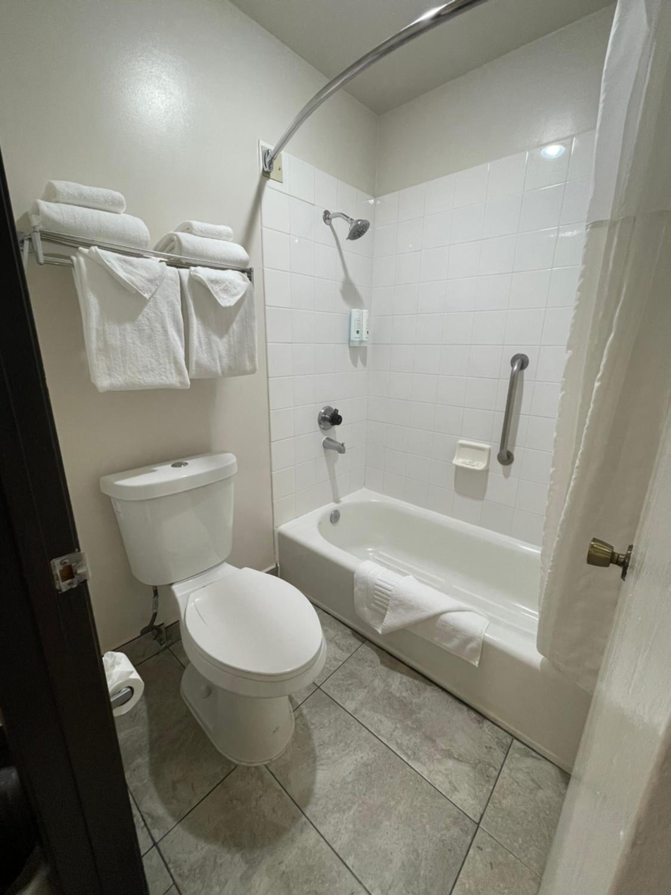 Standard Room, 2 Double Beds, Non Smoking - Photo 3