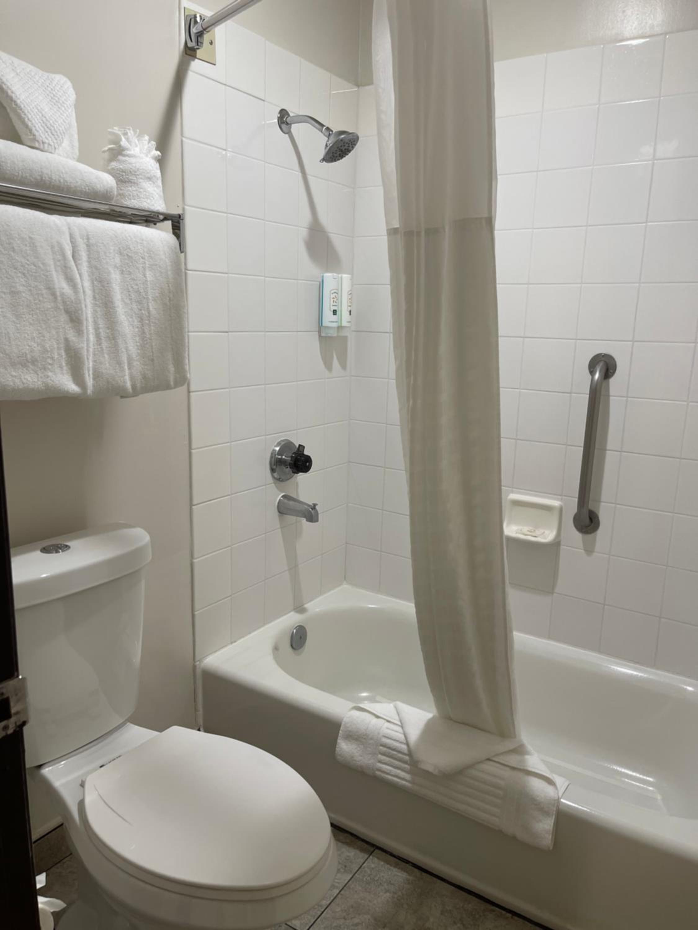 Standard Room, 1 King Room, Non Smoking - Photo 5