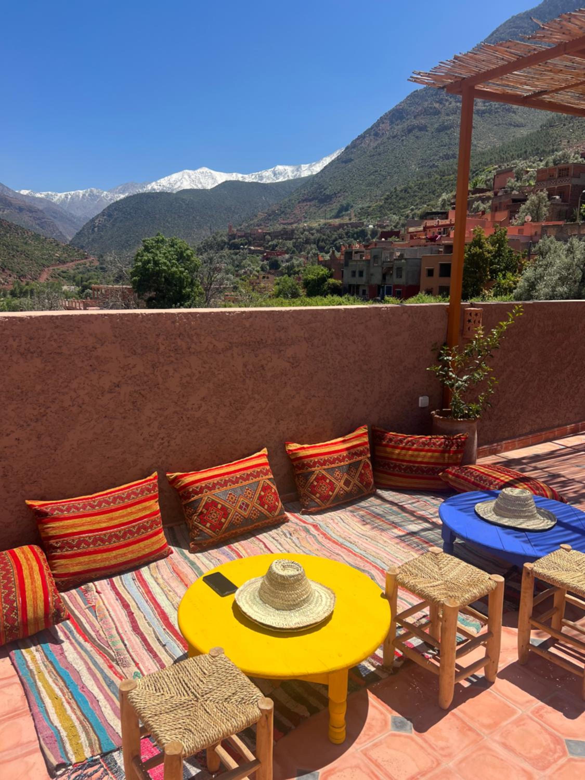 One-Bedroom Apartment with Balcony and Mountain View   - Photo 40