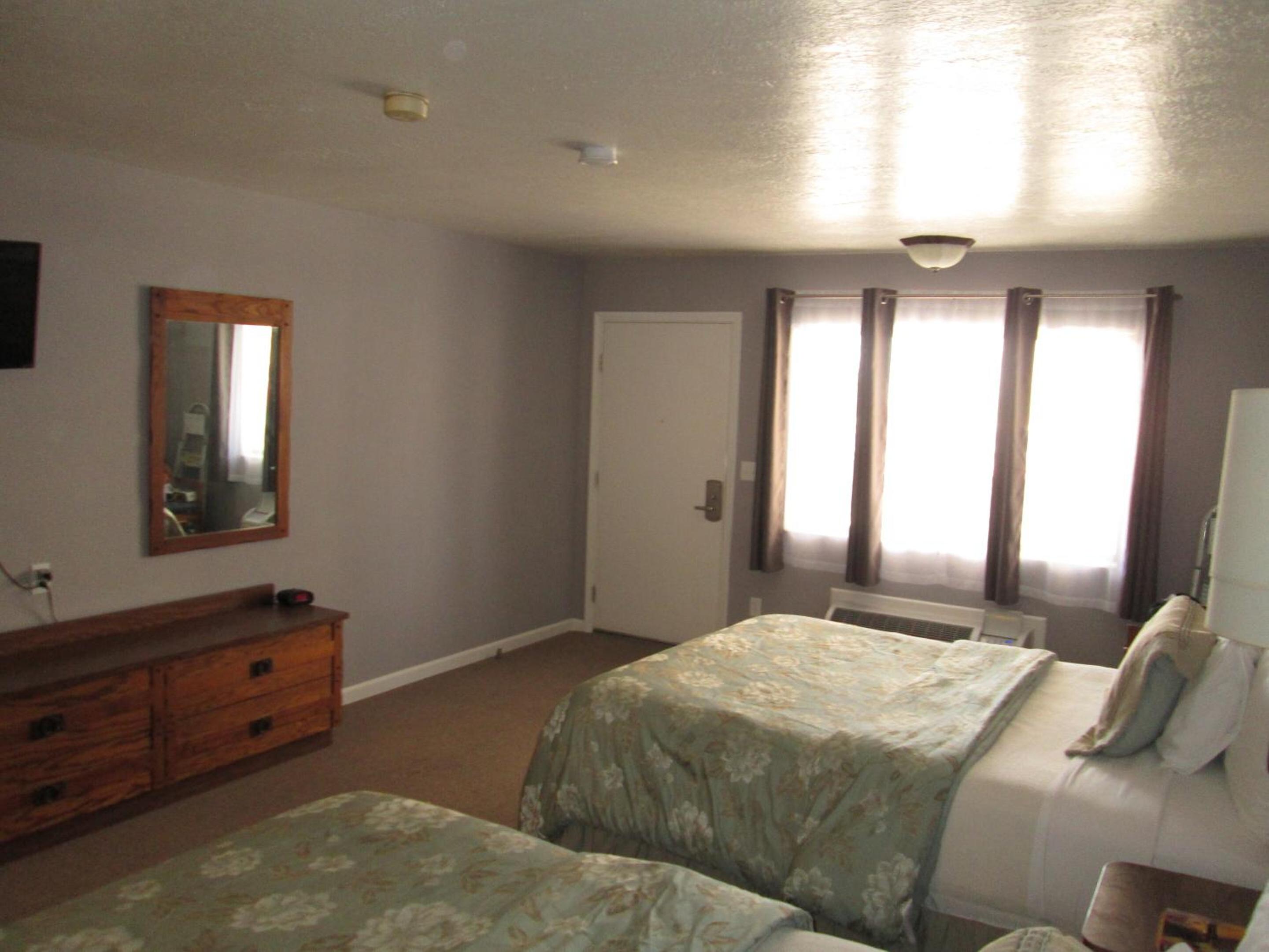 Standard Queen Room photo 2