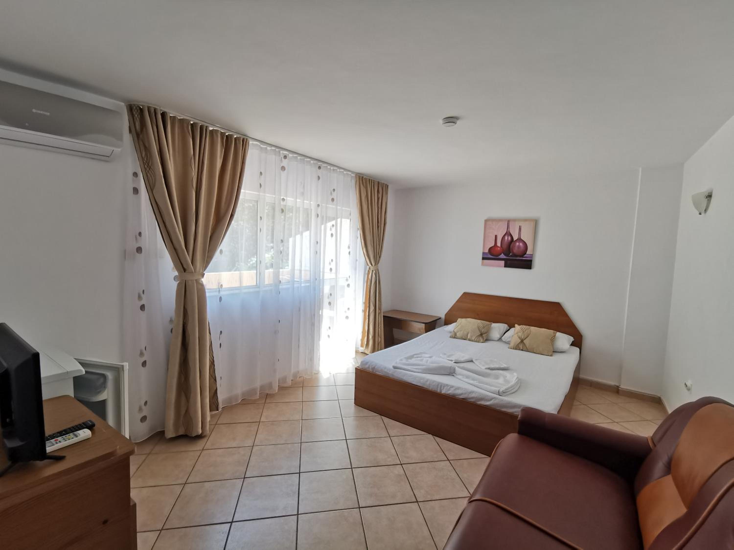 Apartment with Balcony photo 2