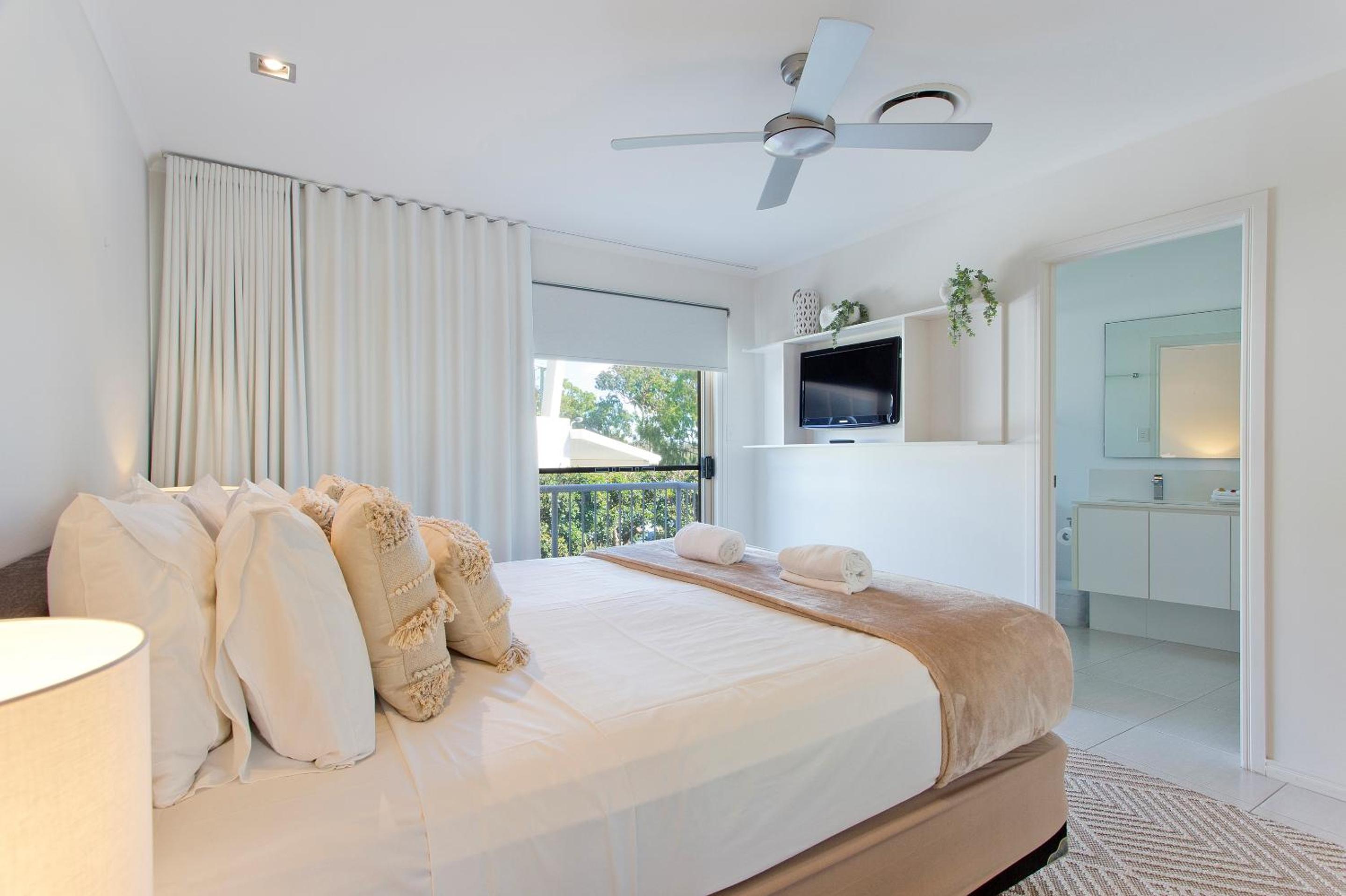 Three-Bedroom Riverfront Apartment photo 3