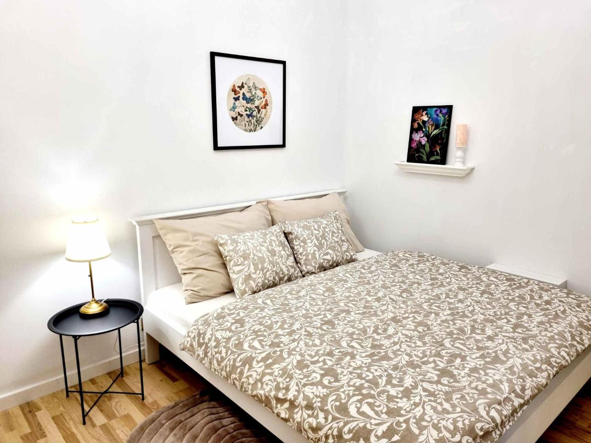 One-Bedroom Apartment photo 1