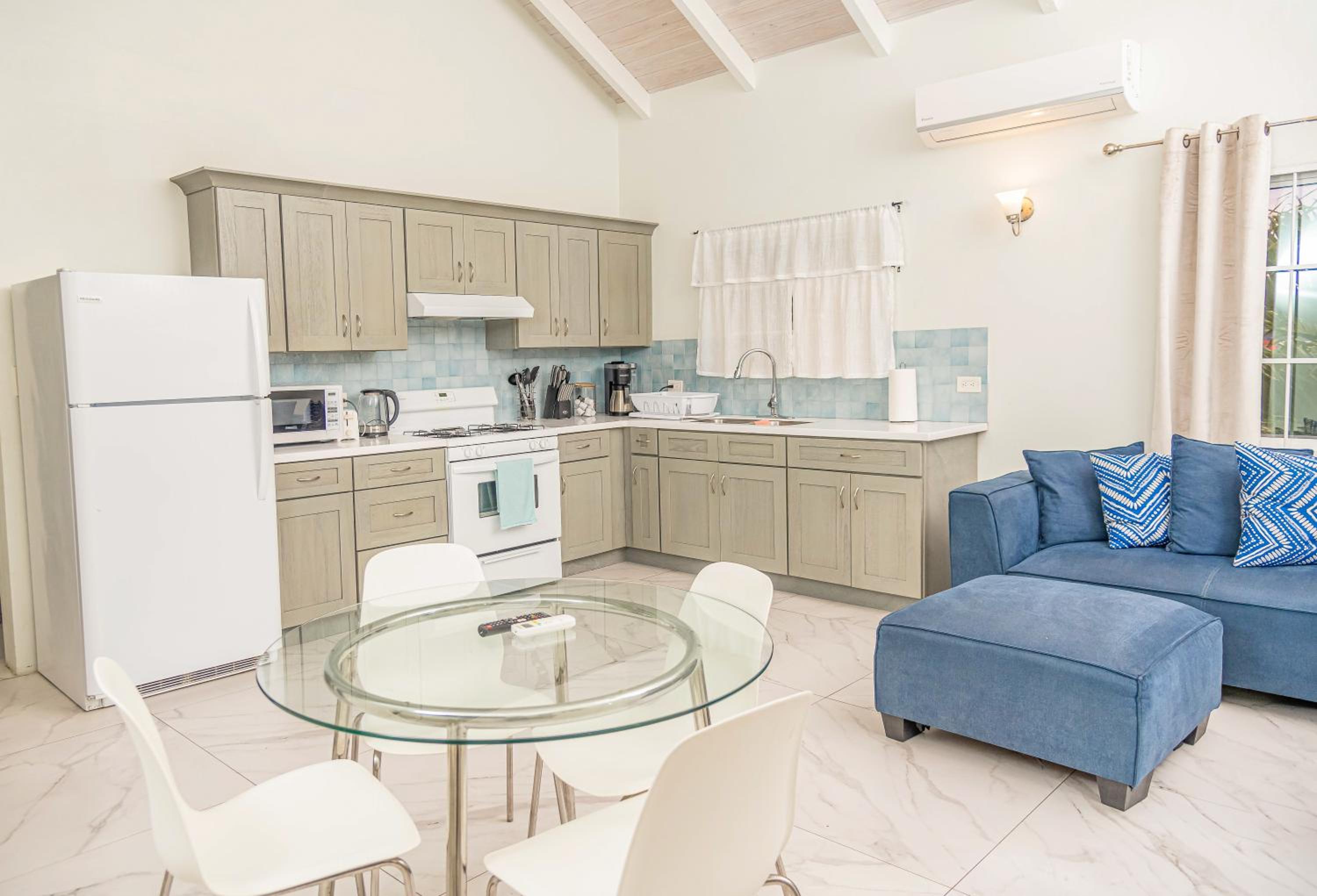 One-Bedroom House photo 3