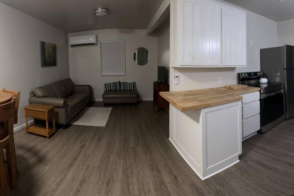 One-Bedroom House photo 1