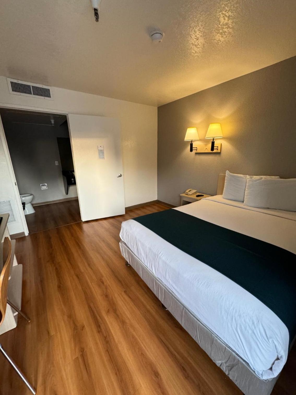 Double Room - Disability Access - Non-Smoking photo 1