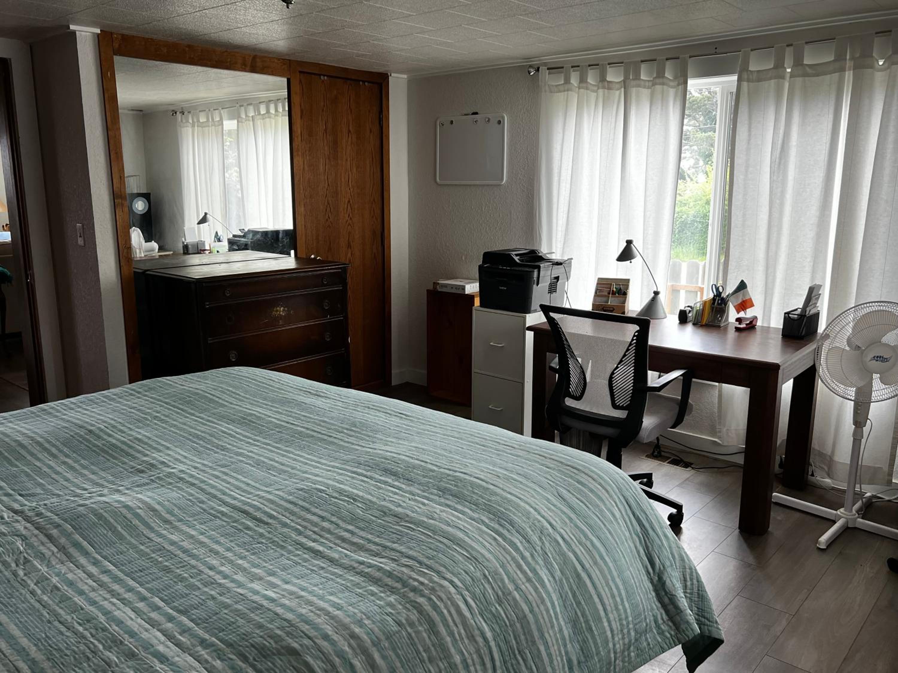 Six-Bedroom House photo 1