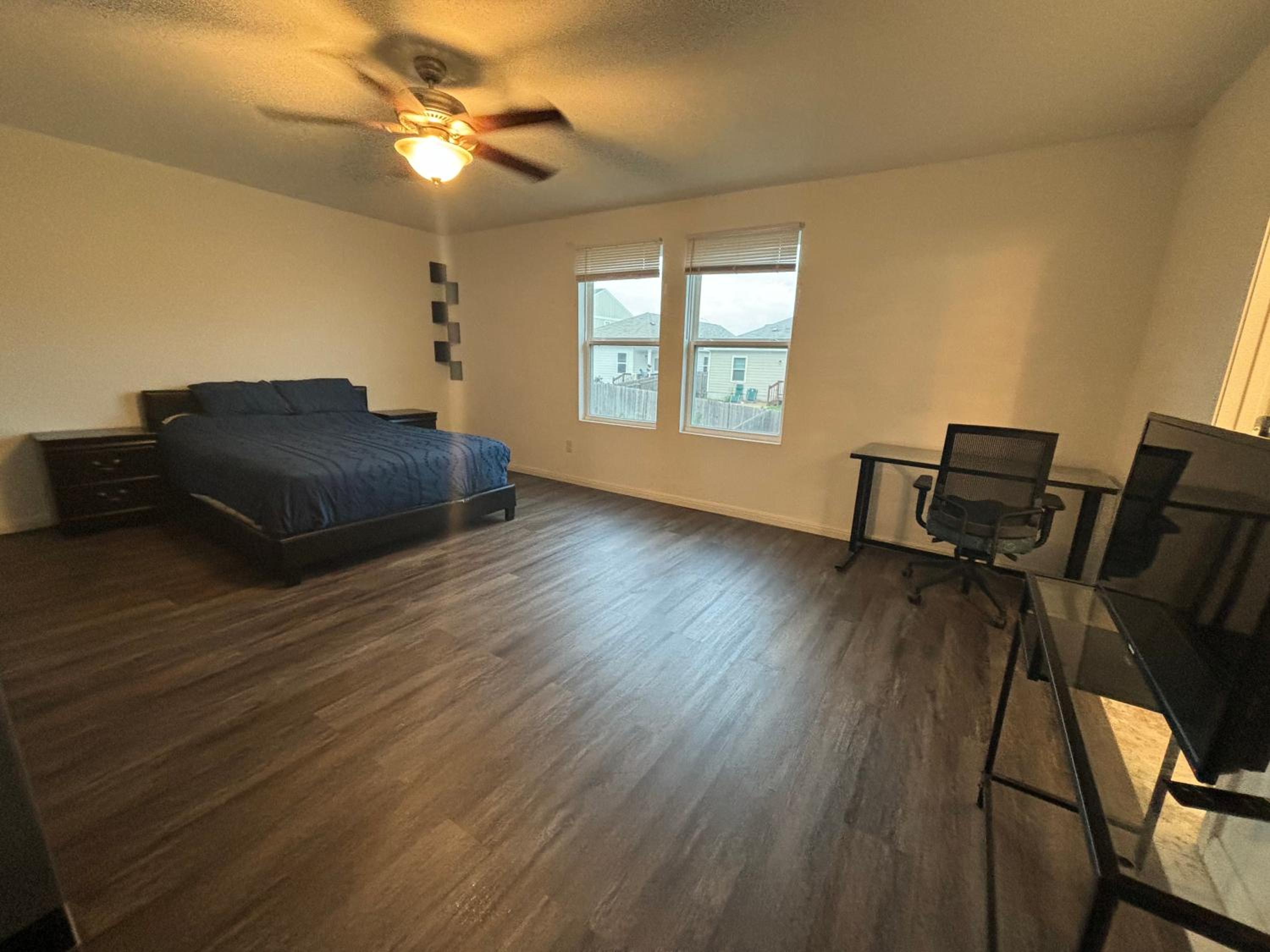 Single Room with Private Bathroom photo 1