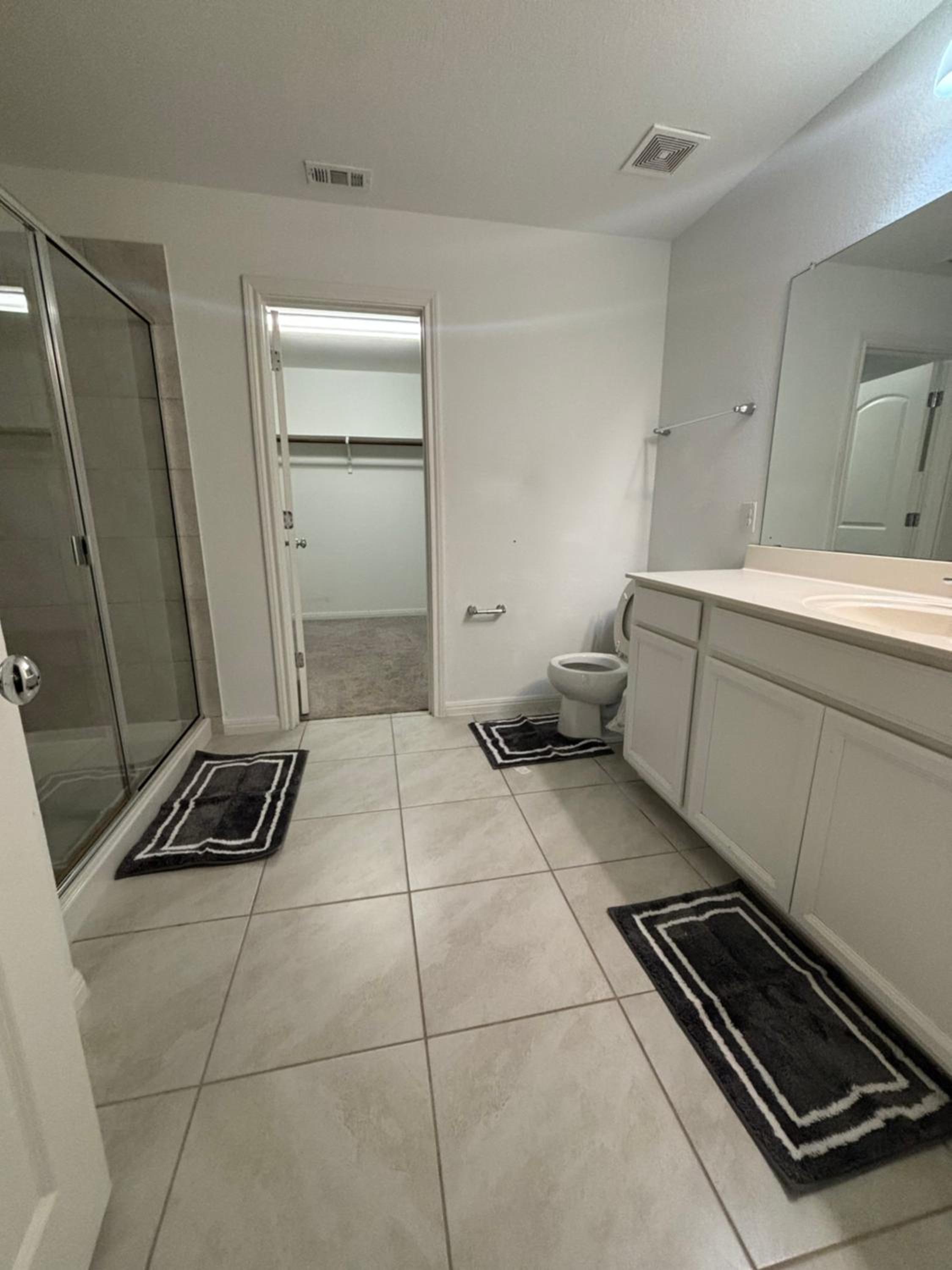 Single Room with Private Bathroom photo 3