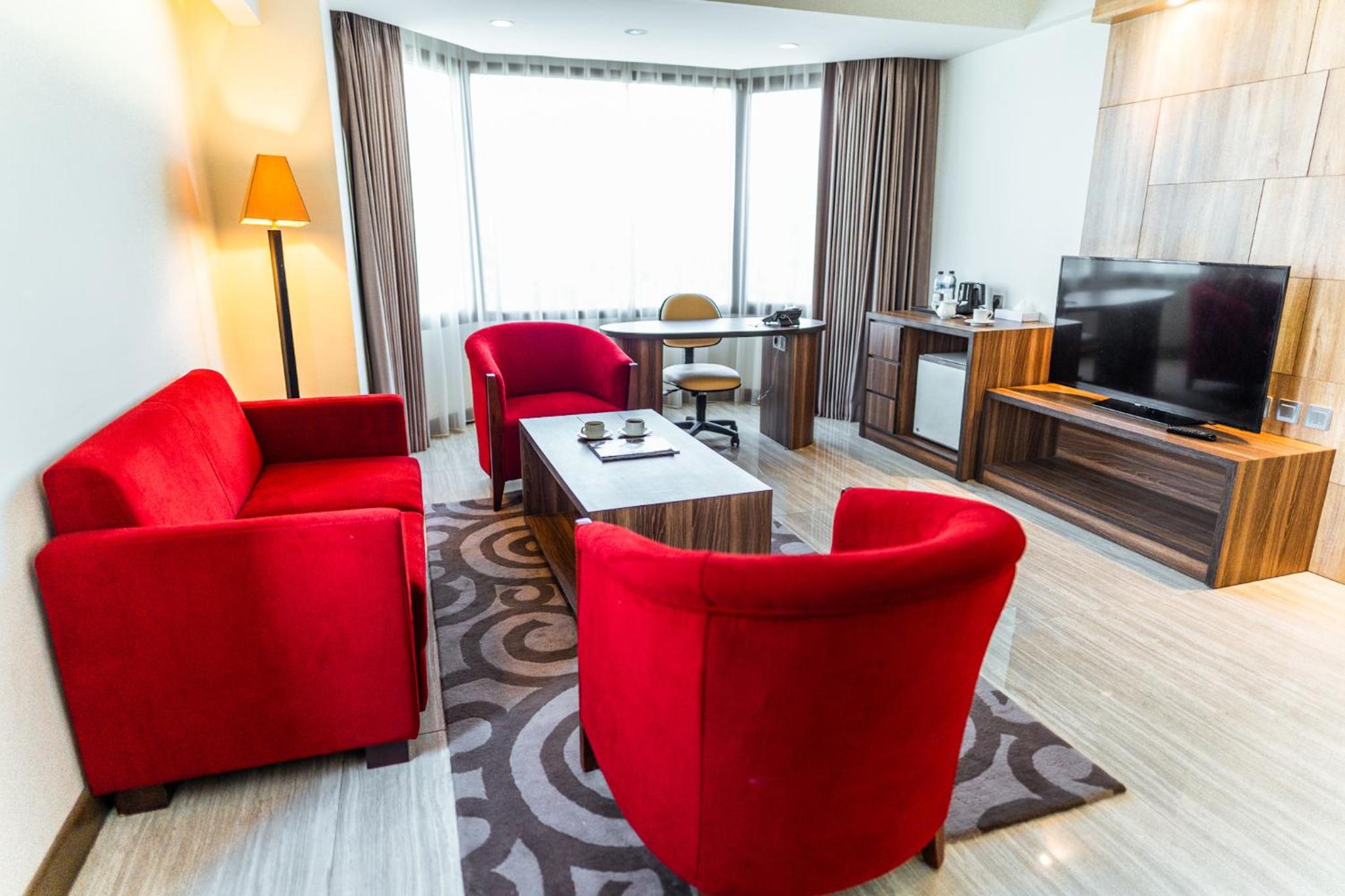 Executive Suite - Photo 3