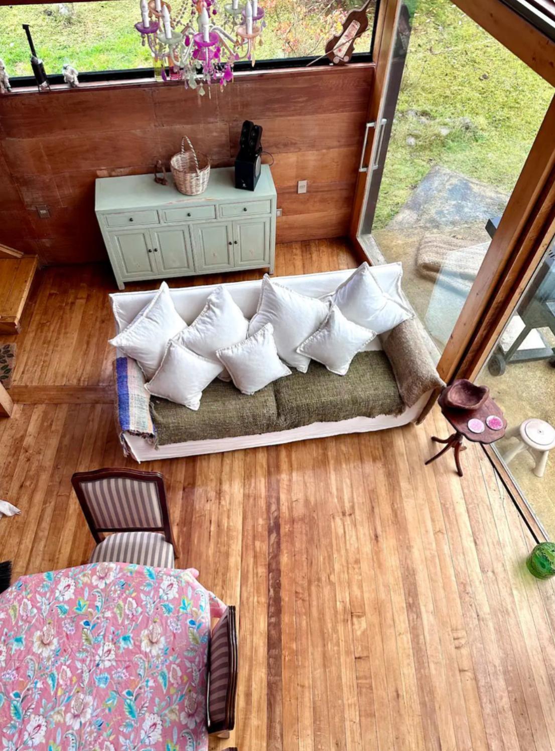 Two-Bedroom House photo 3