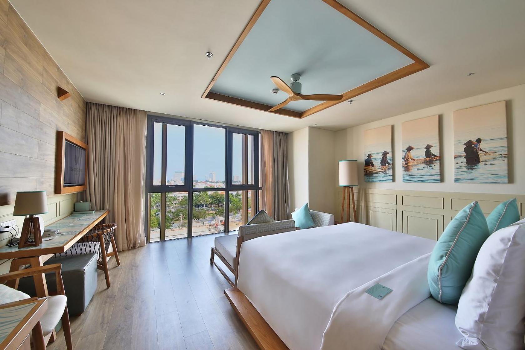 Fusion King Suite with City View - Photo 2