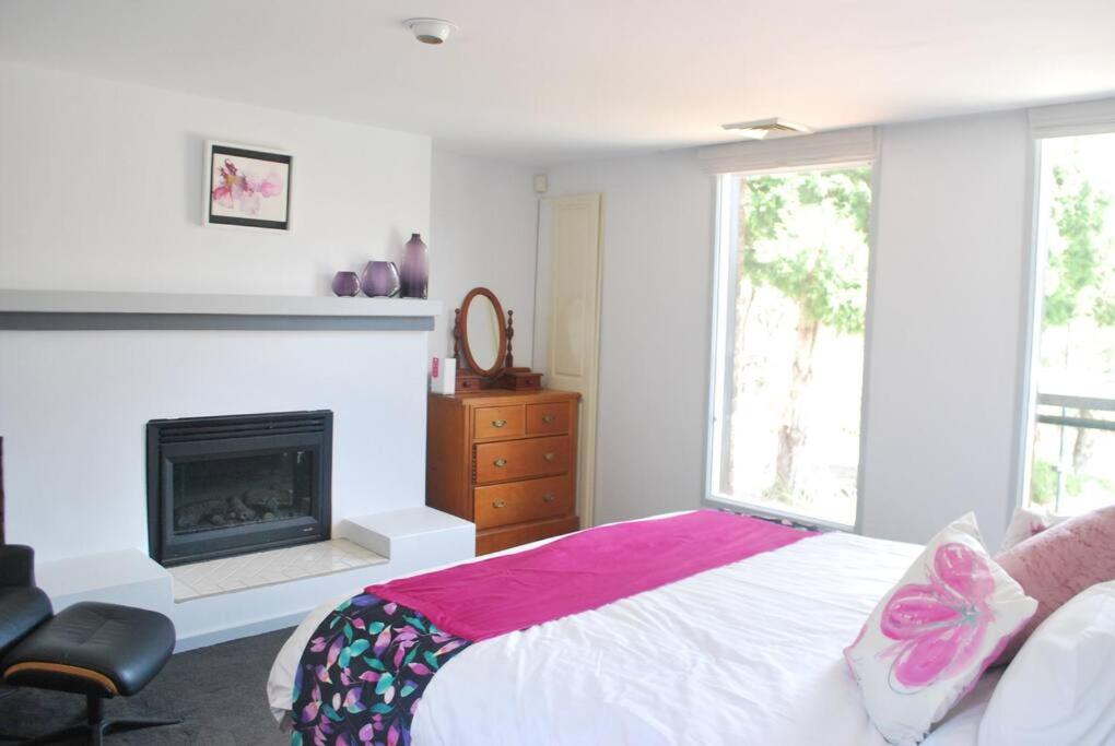 Seven-Bedroom House photo 1