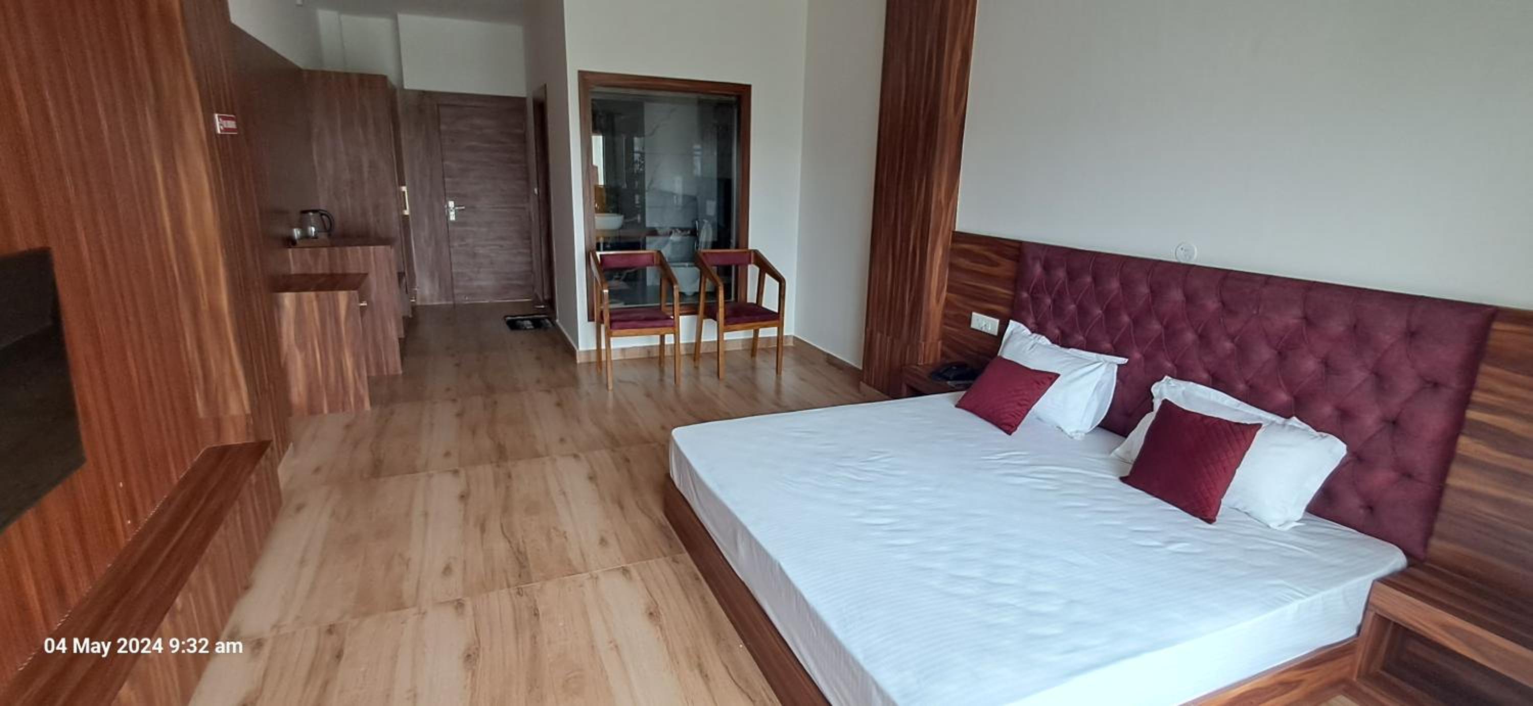Deluxe Double Room with Balcony photo 3