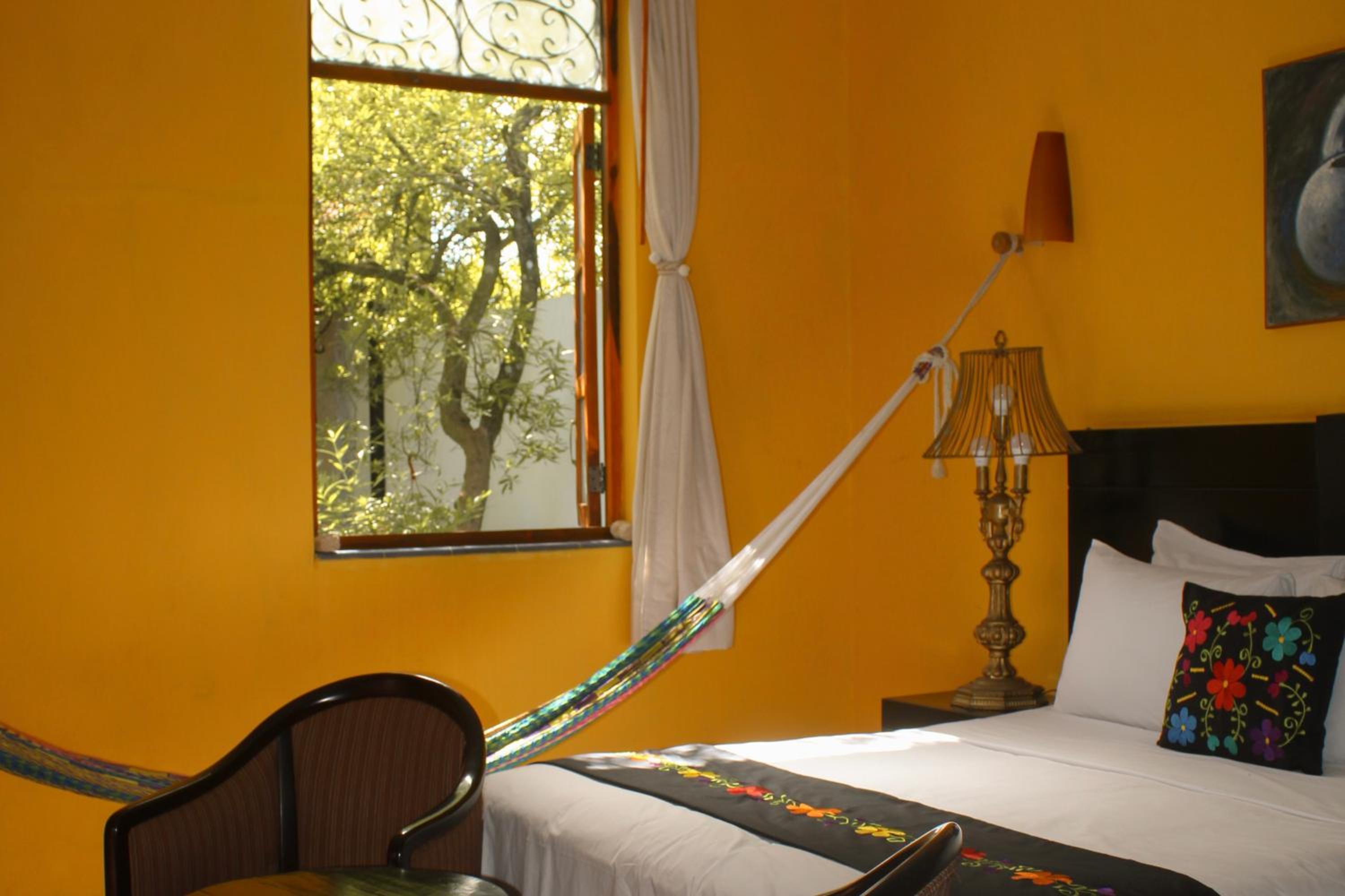 Queen Room with Pool View photo 1
