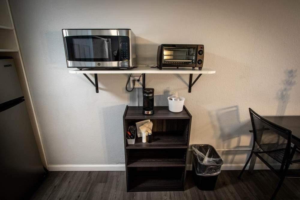 2 Queen Beds w/ Kitchenette, Non-Smoking - Photo 6