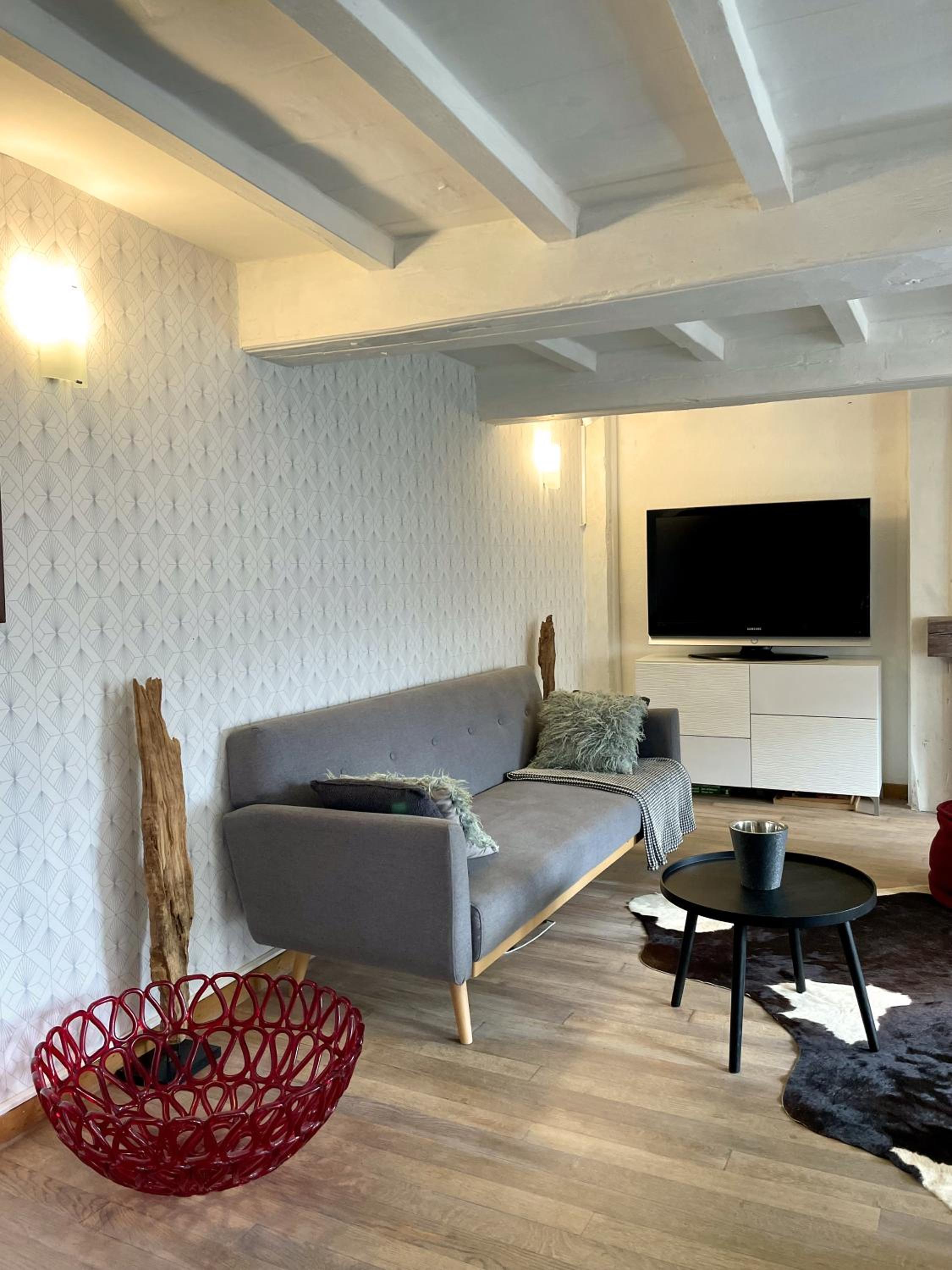 Three-Bedroom House photo 3