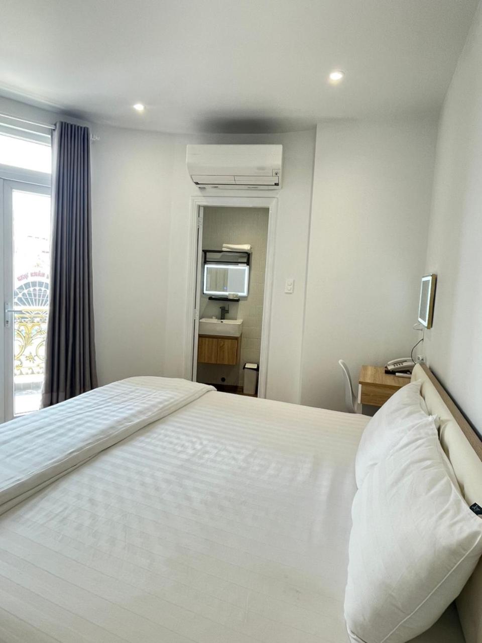 Deluxe Double Room with Balcony photo 1