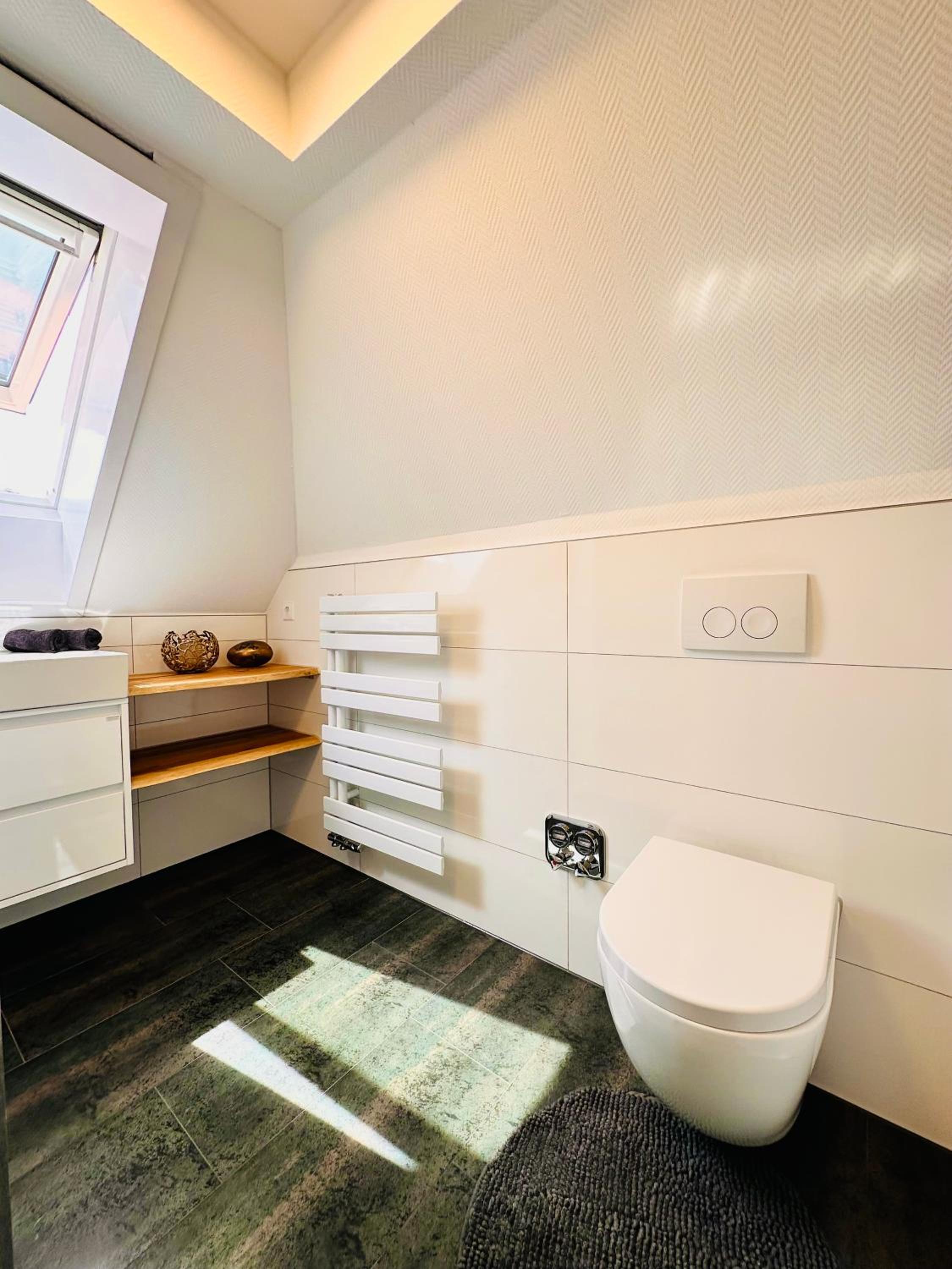 One-Bedroom Loft Apartment with Balcony photo 2