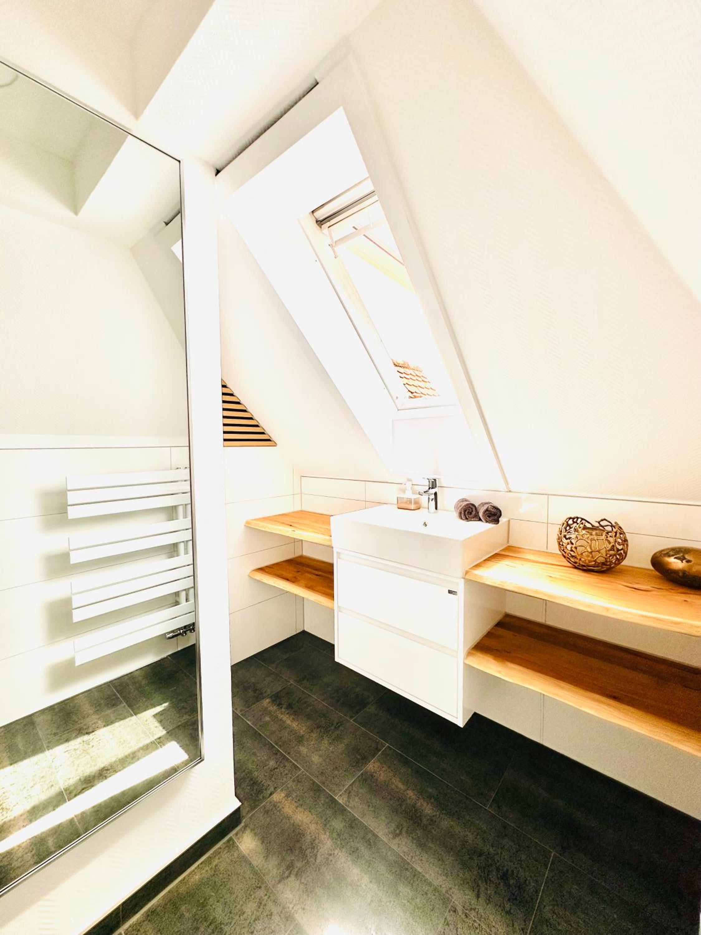 One-Bedroom Loft Apartment with Balcony photo 3