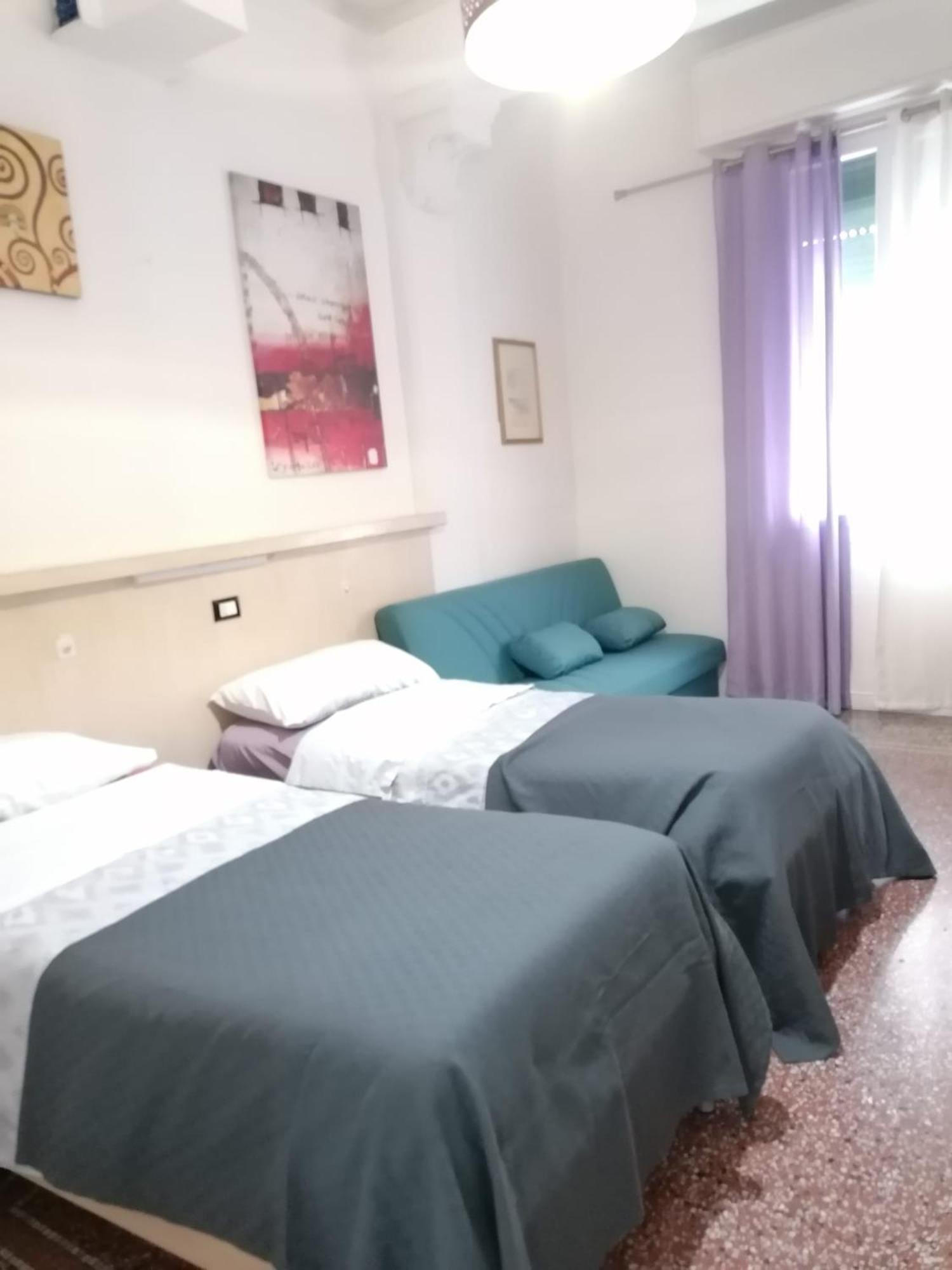 Twin Room With Private External Bathroom