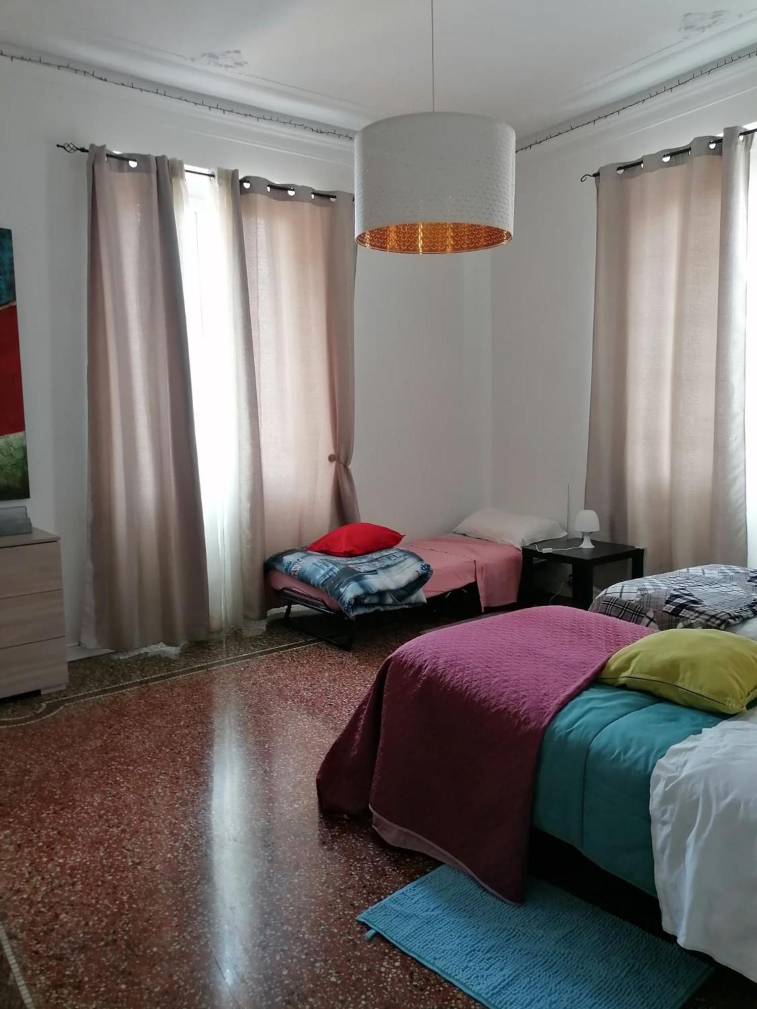 Twin Room with Private External Bathroom