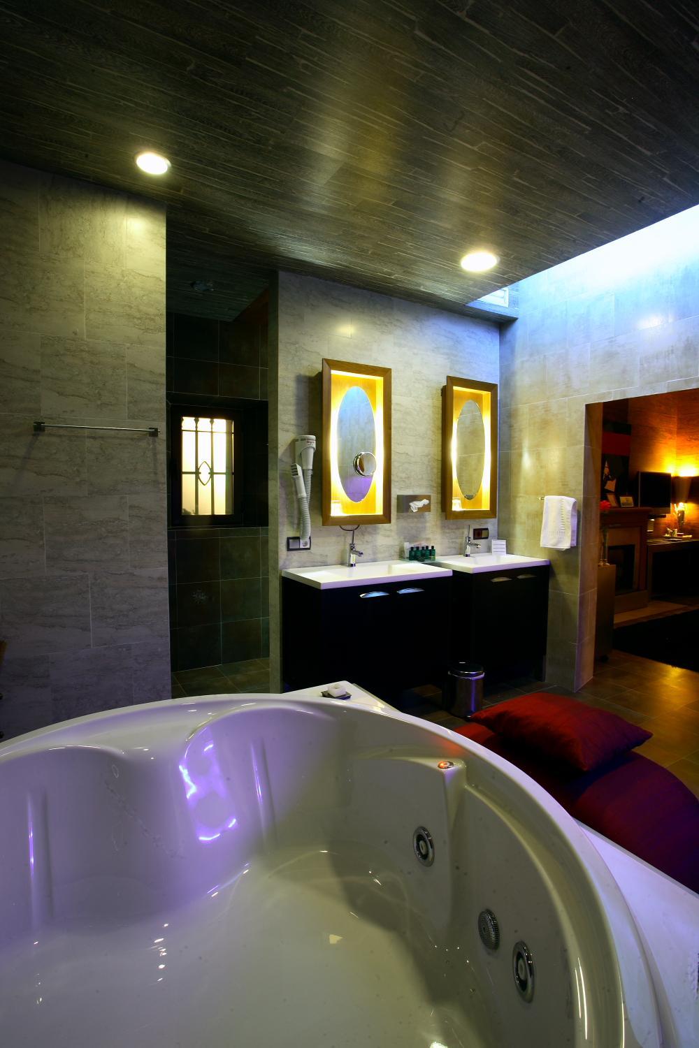 Deluxe Junior Suite photo 2