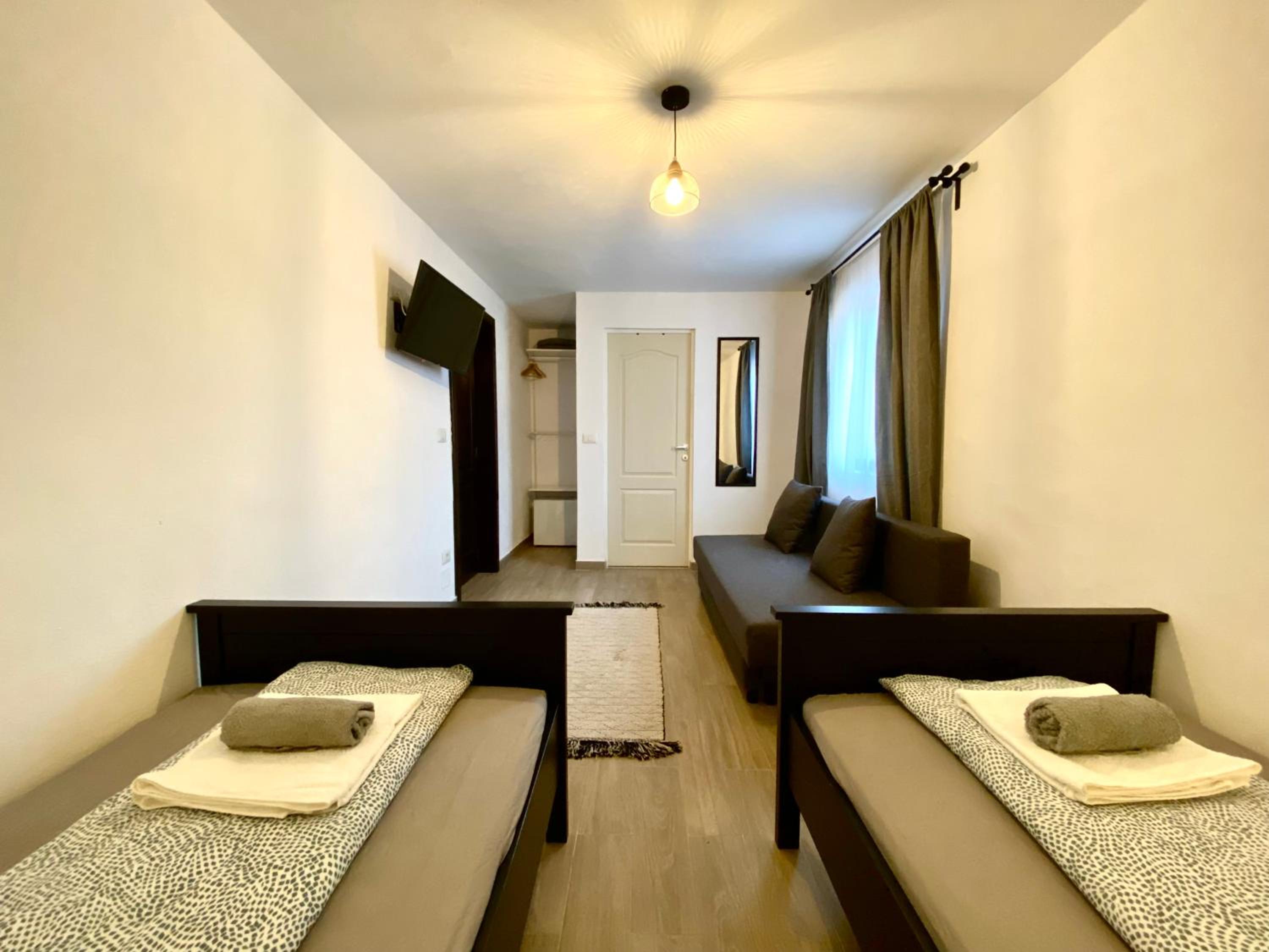 Triple Room with Private Bathroom photo 2